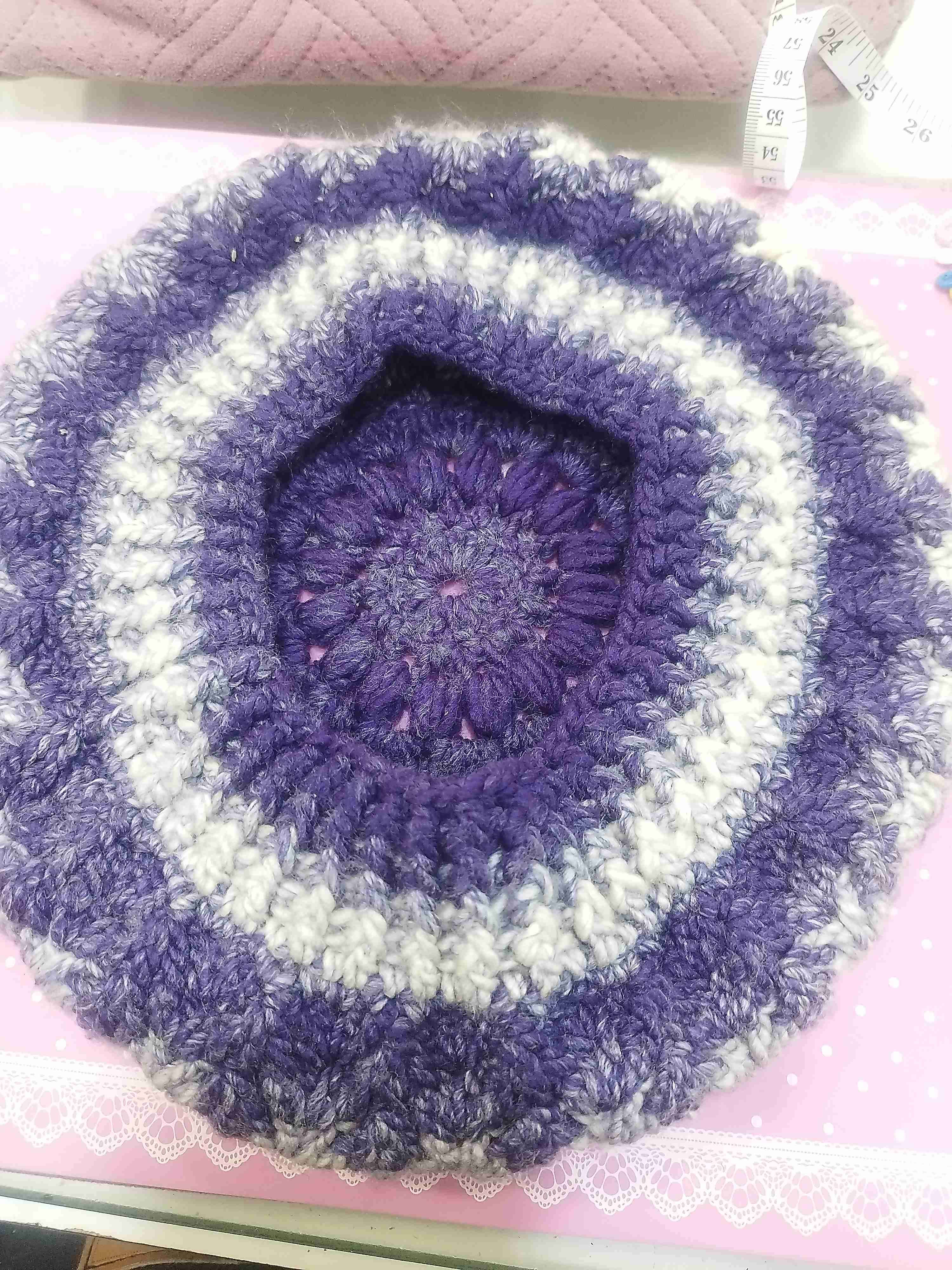 Boina de crochet morada - miniatura 4