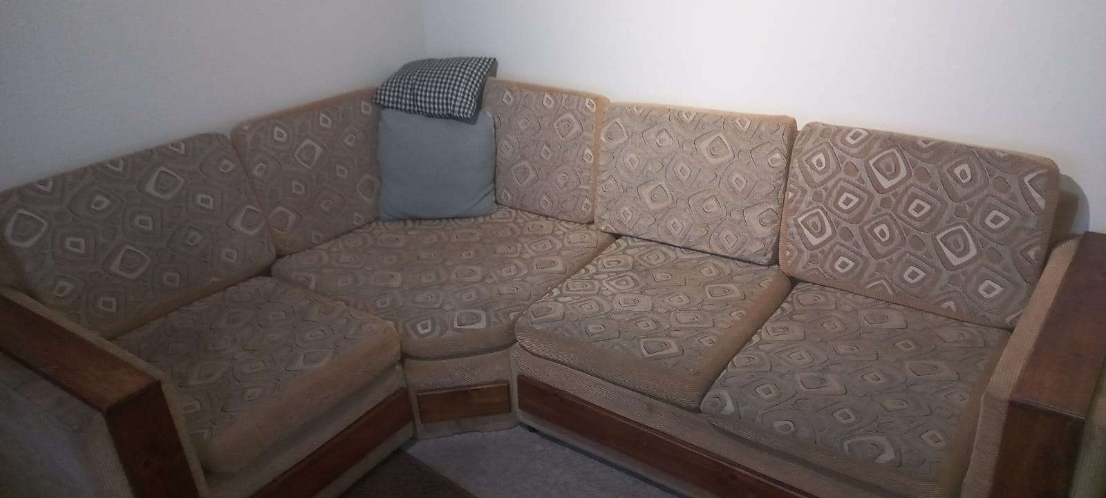 Sofá esquinero retro marrón - miniatura 2