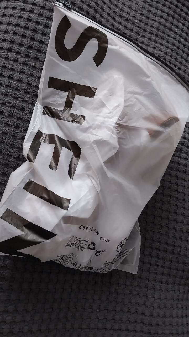 Zapatos de charol negro con tacón - miniatura 2