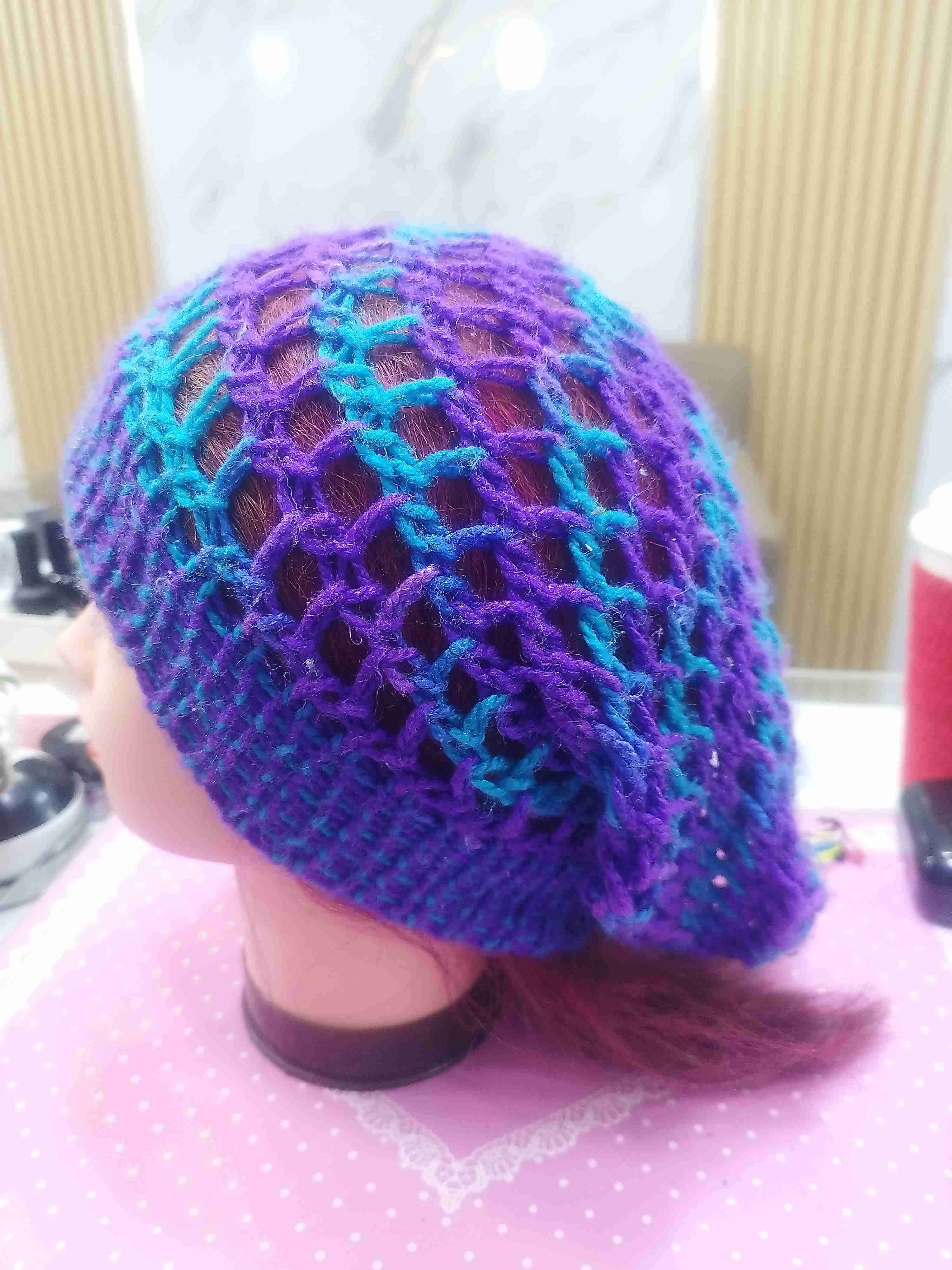 Gorro tejido púrpura y azul - miniatura 2