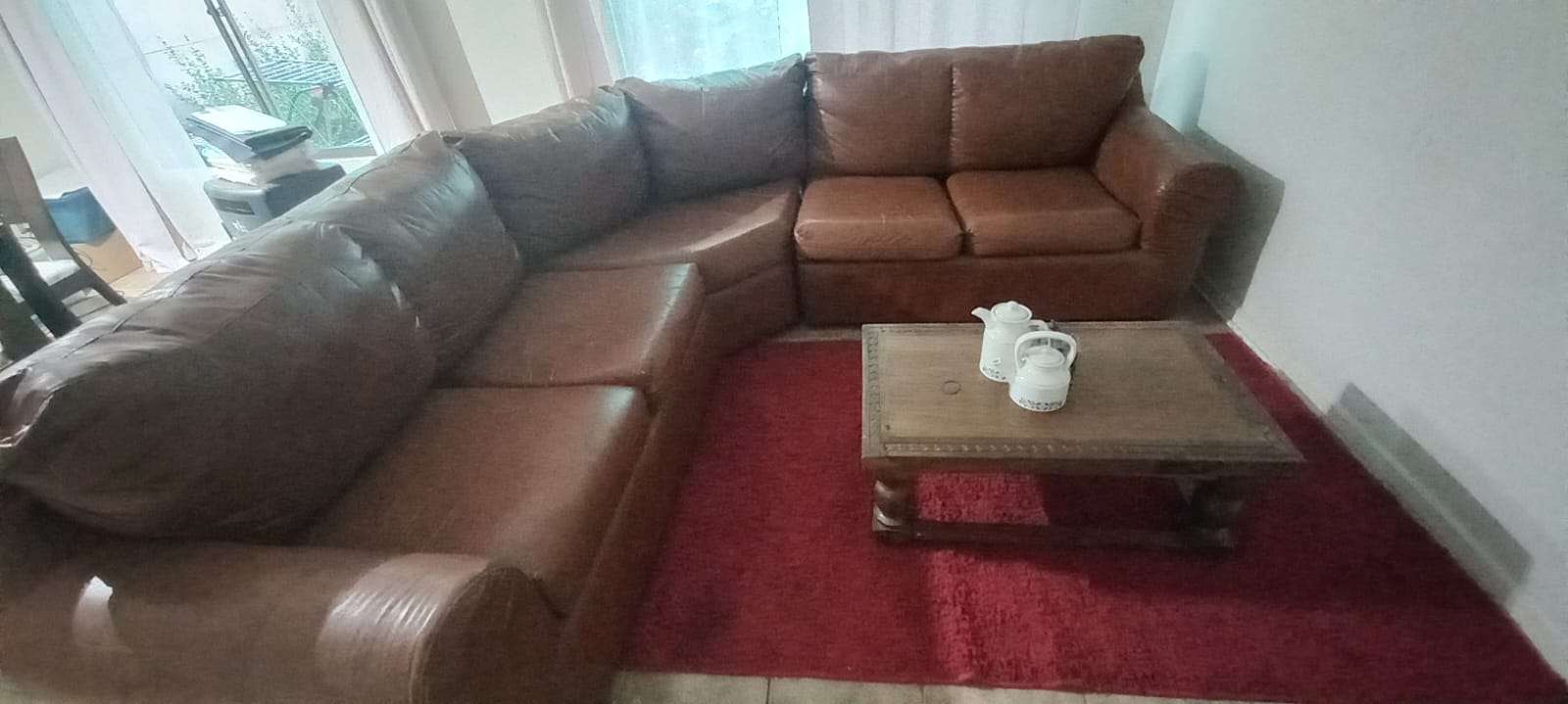 Sofá rinconero de cuero café - miniatura 2