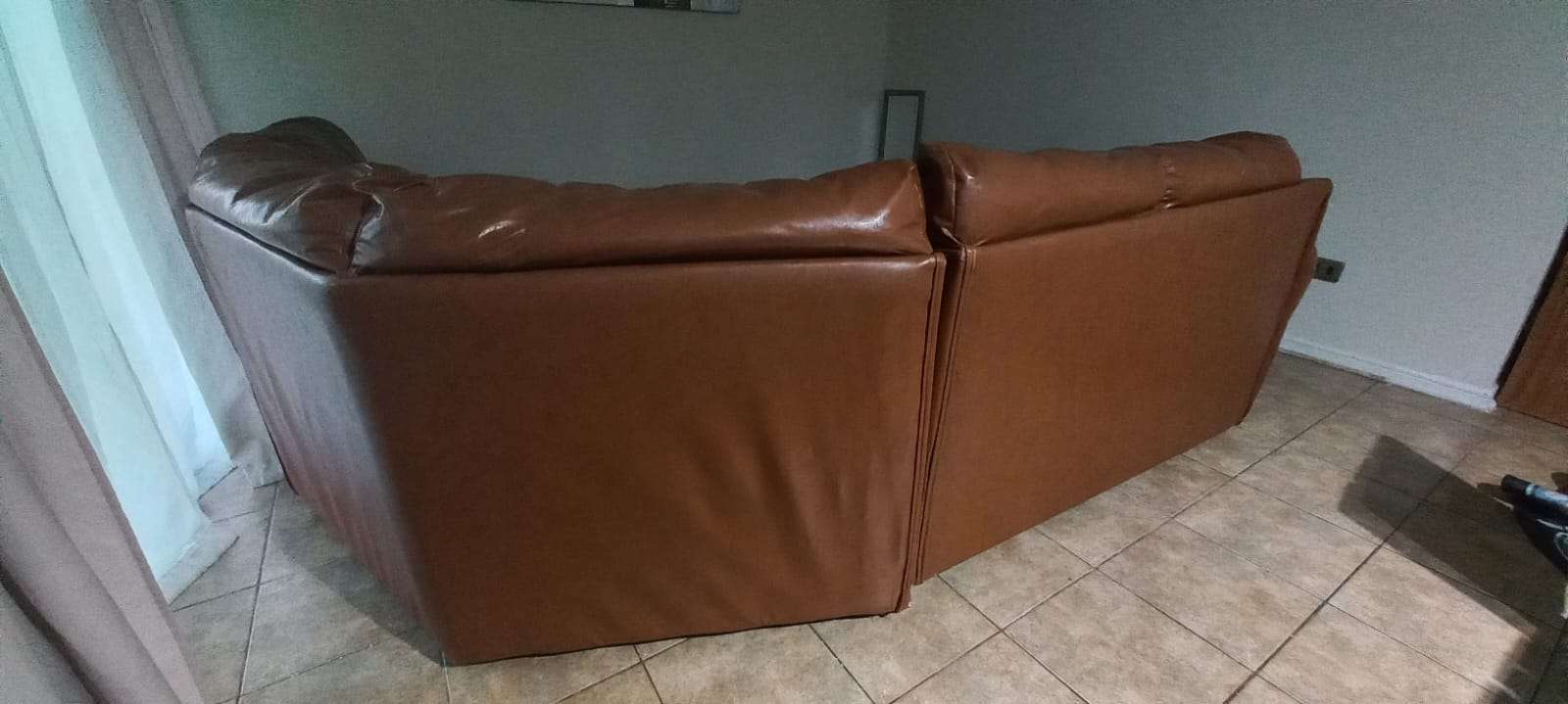 Sofá rinconero de cuero café - miniatura 5