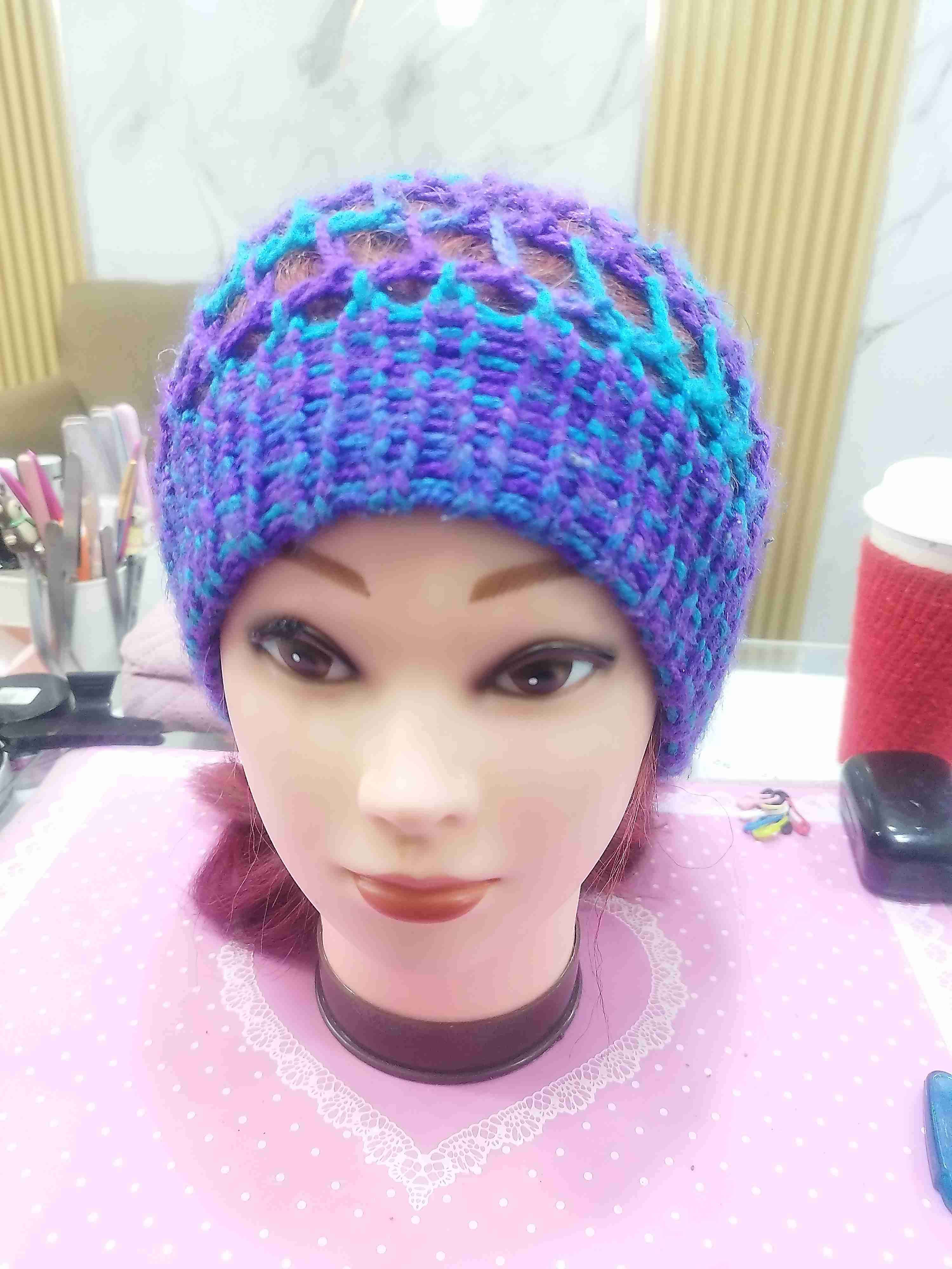 Gorro tejido púrpura y azul - miniatura 1