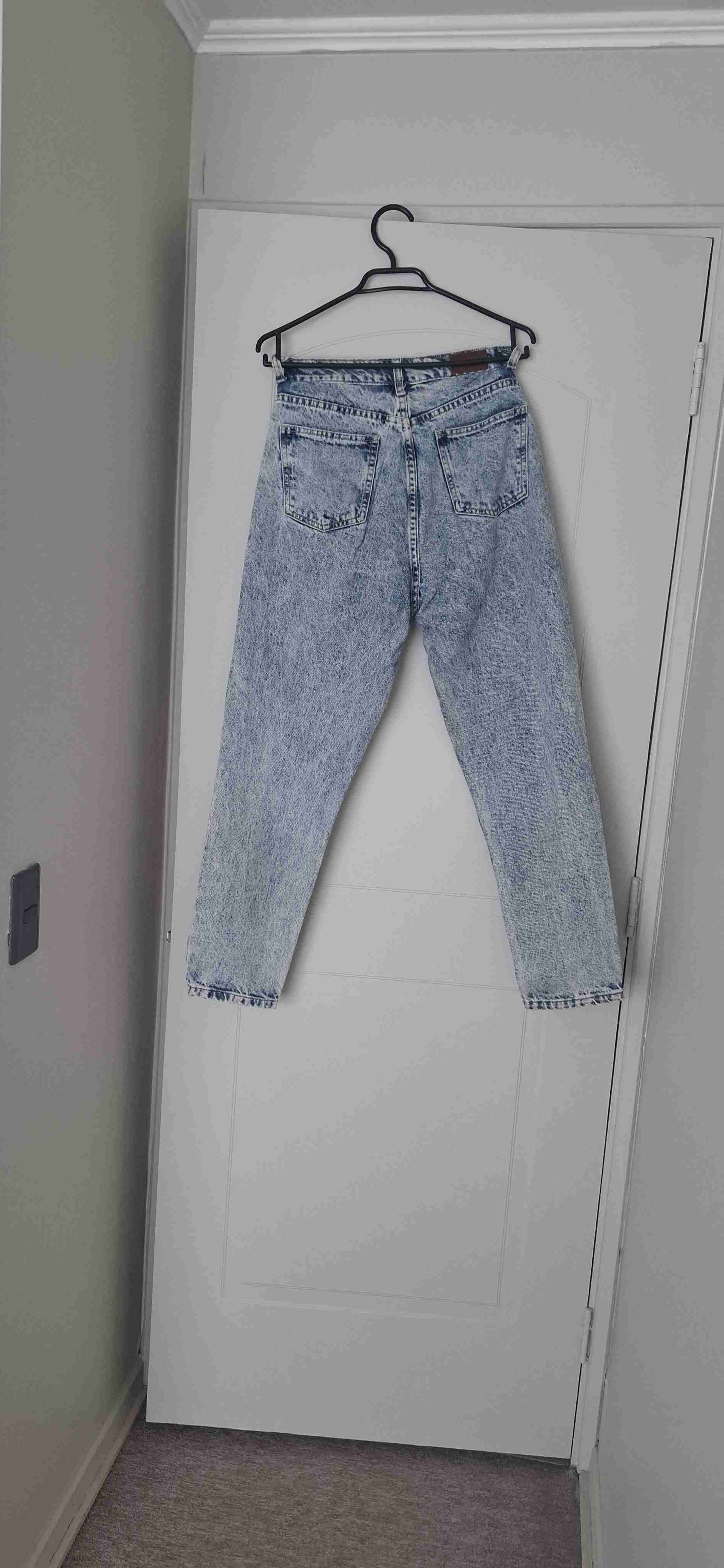 Jeans azul claro desgastado - miniatura 3