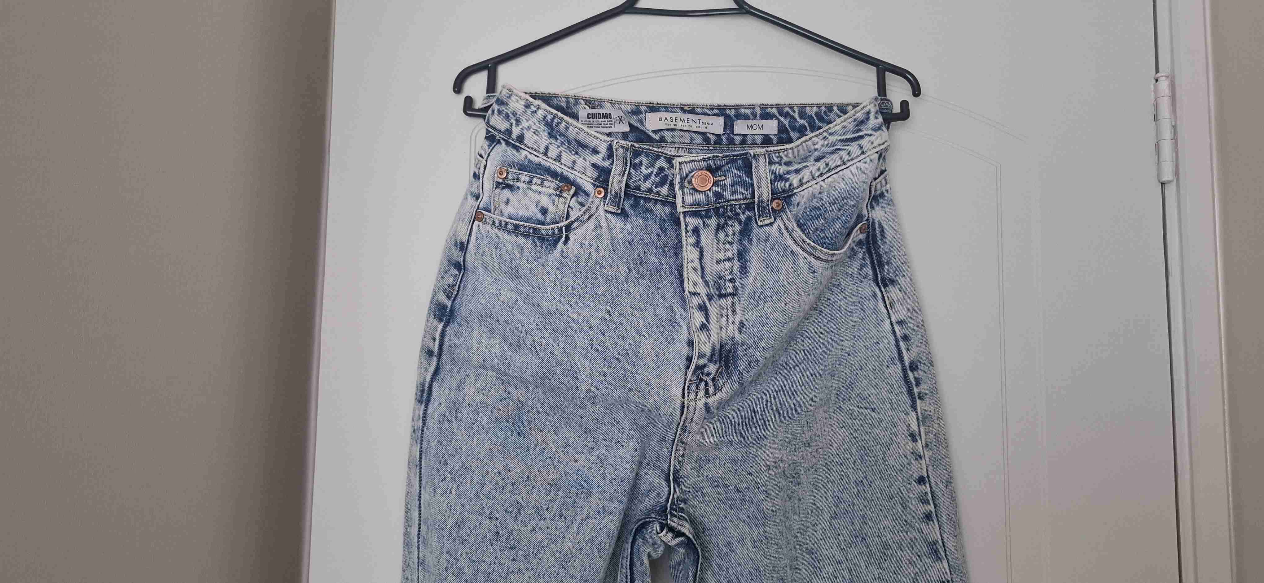 Jeans azul claro desgastado - miniatura 4