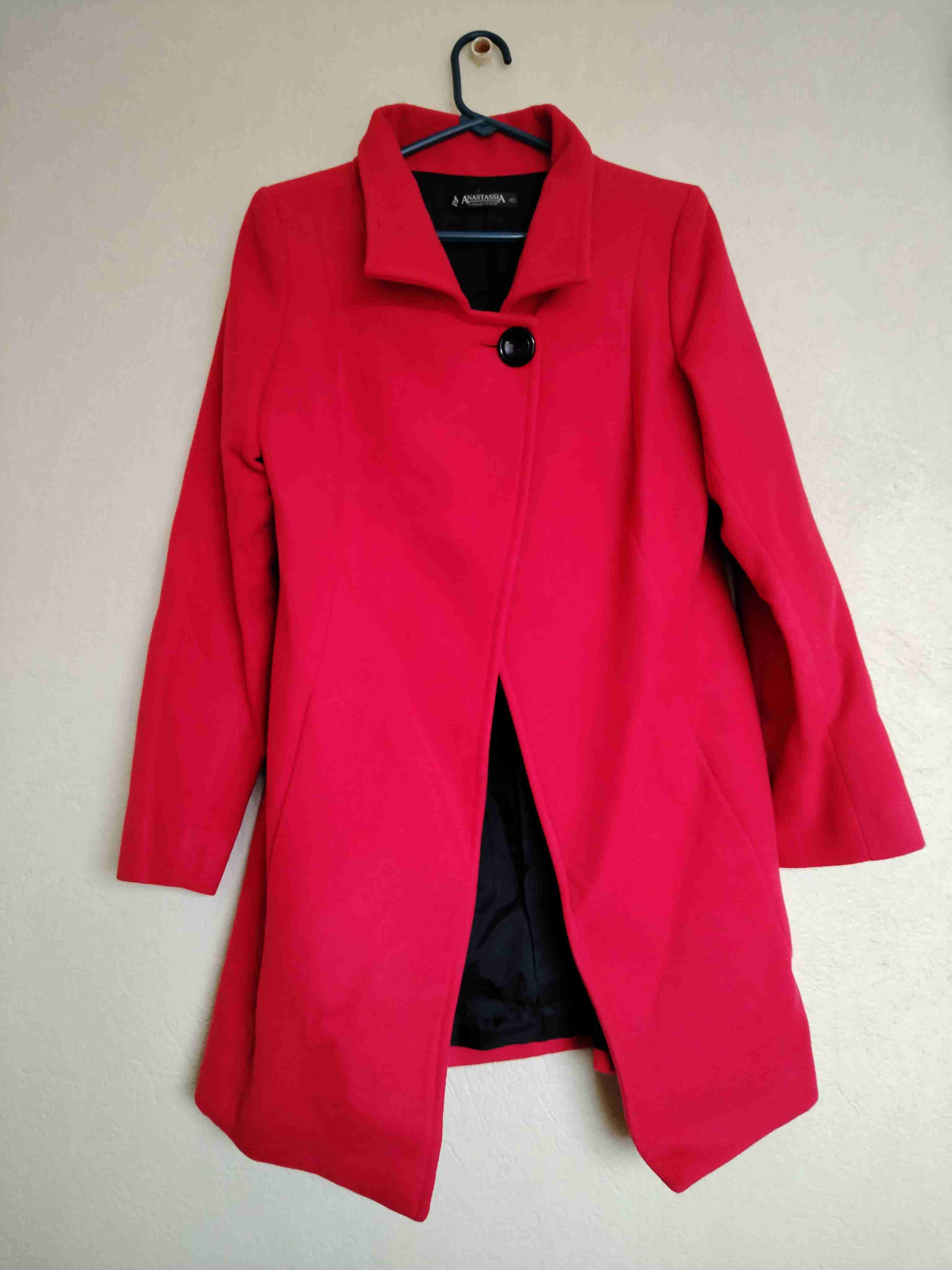 Abrigo rojo para mujer - miniatura 1