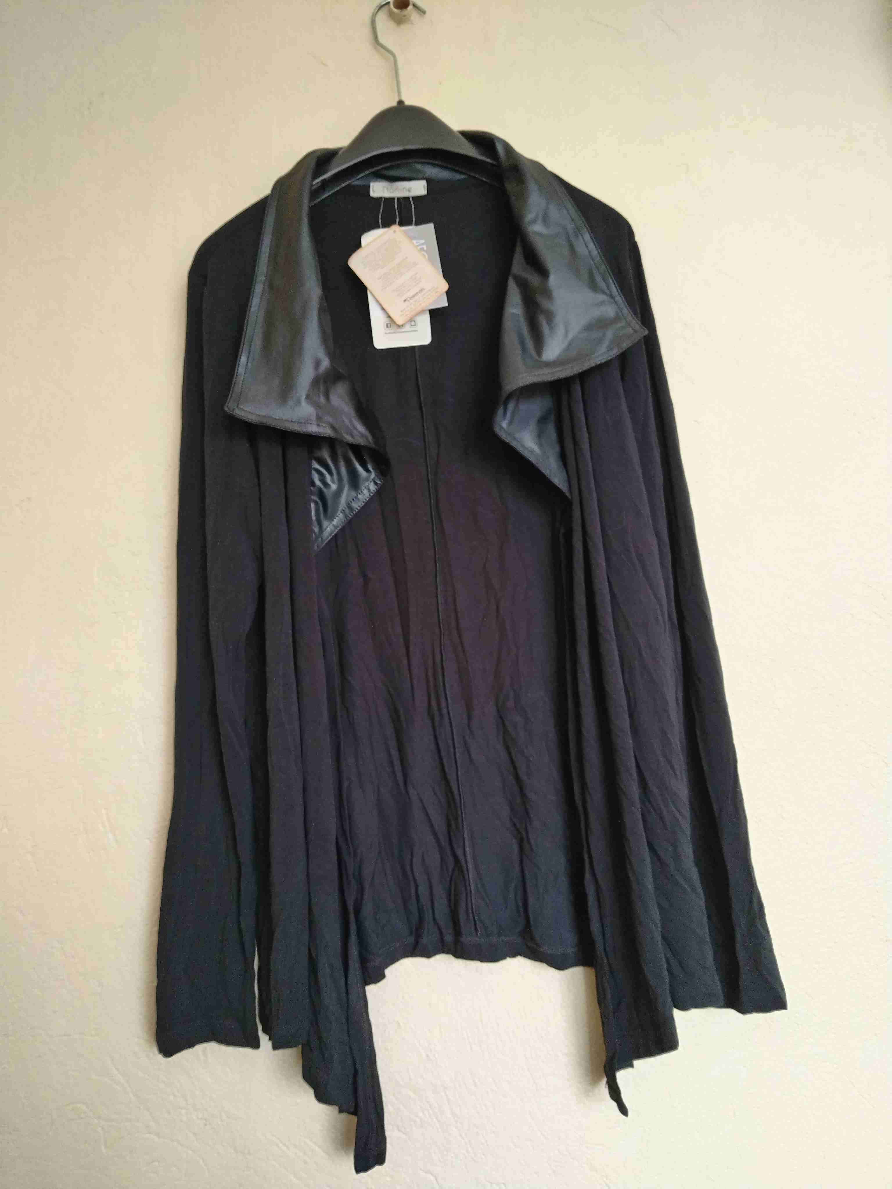 Abrigo rojo para mujer - miniatura 5