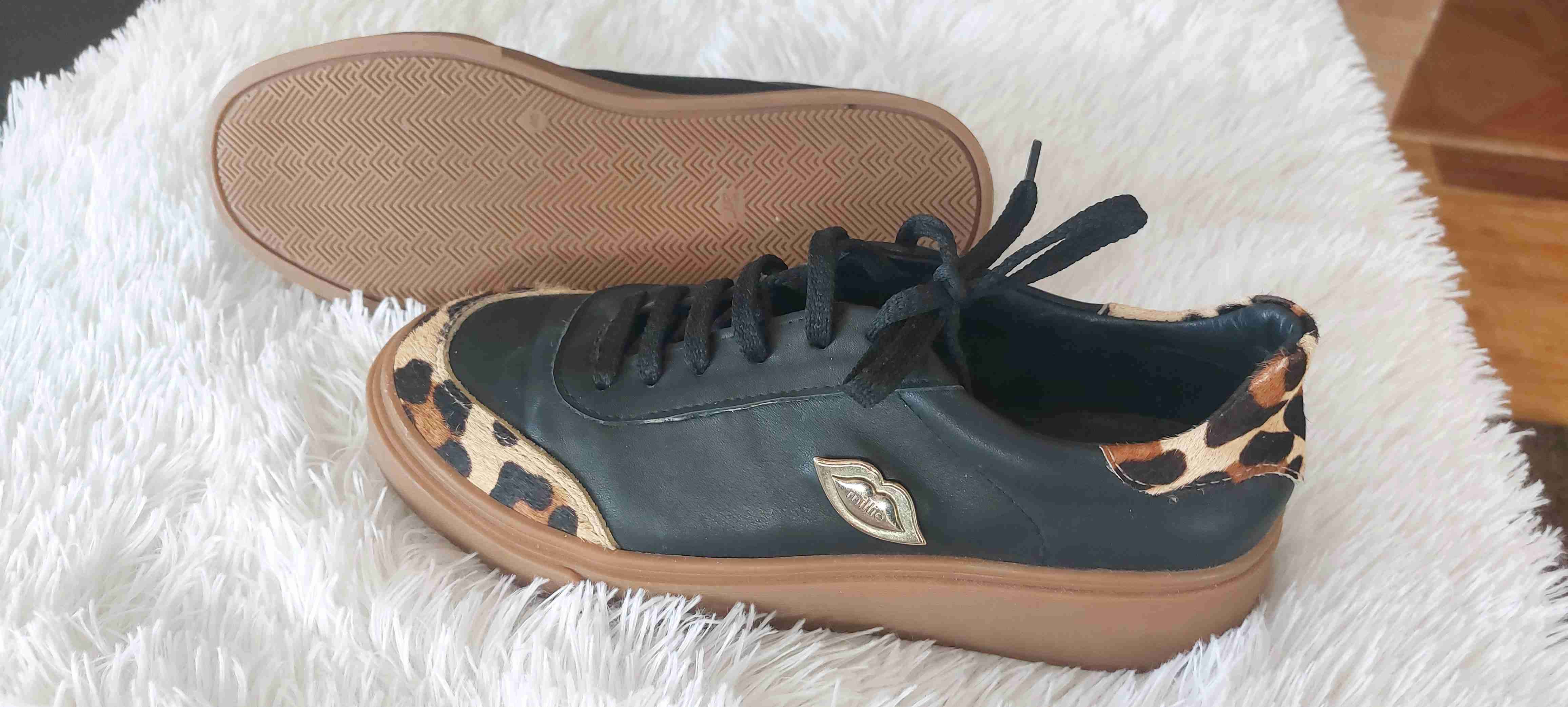 Zapatillas negras con estampado animal - miniatura 1