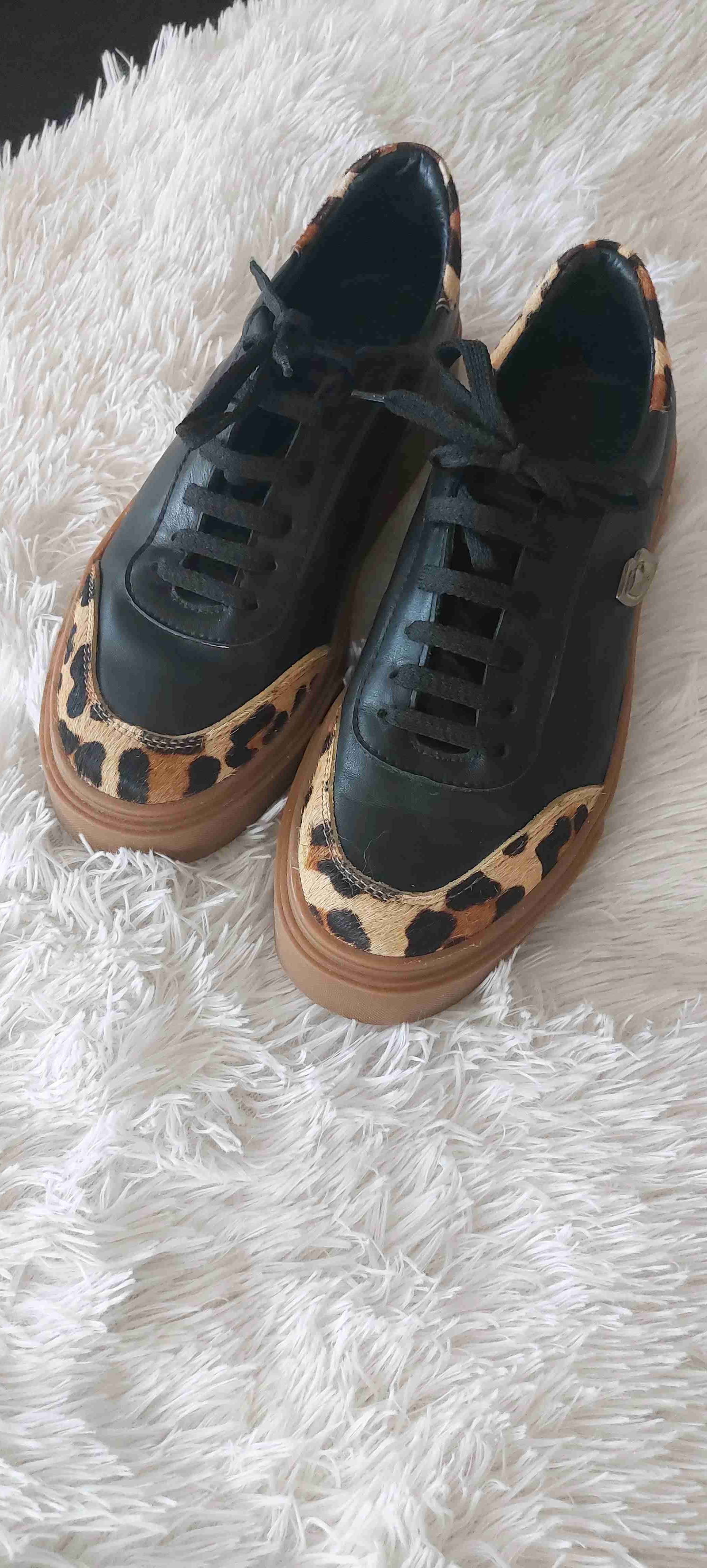 Zapatillas negras con estampado animal - miniatura 2