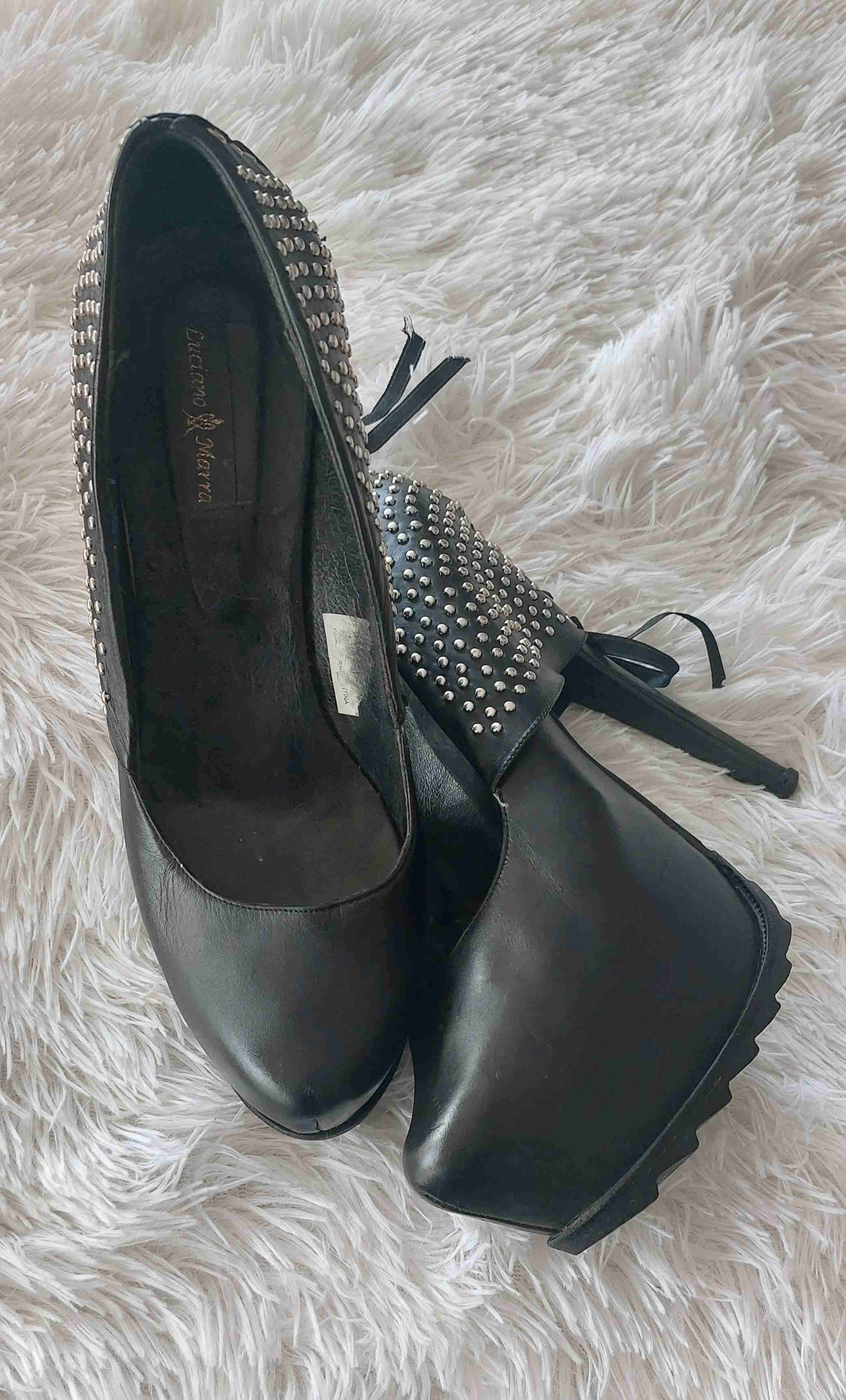 Zapatos de taco alto negros con tachas - miniatura 5