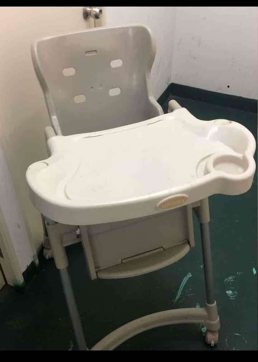 Silla alta para bebé gris - miniatura 1