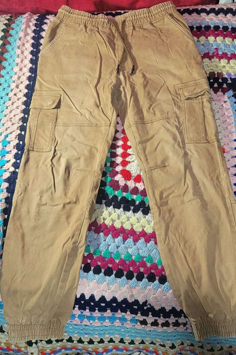 Pantalones cargo color caqui - miniatura 1