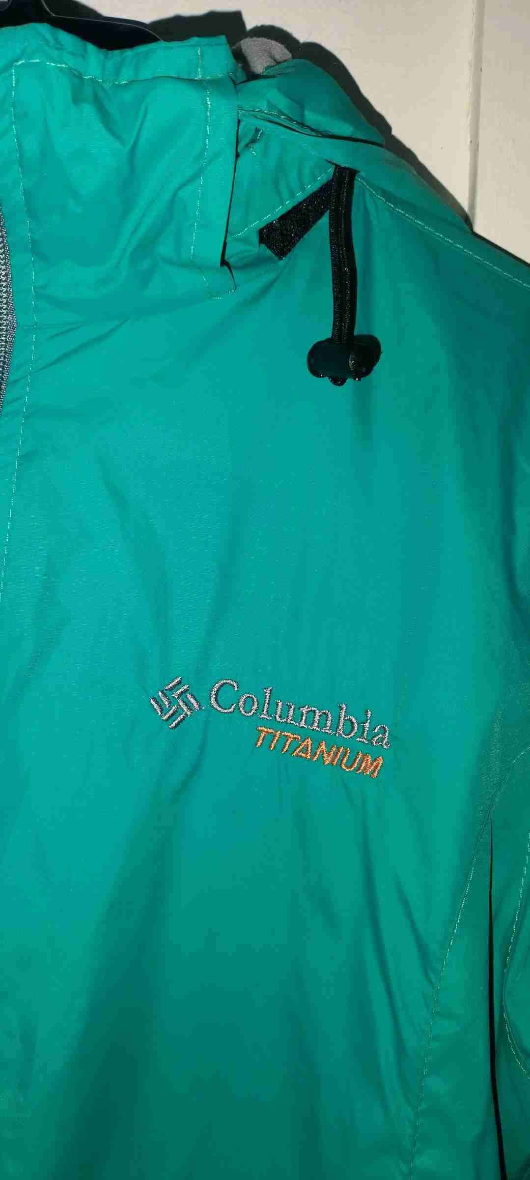 Chaqueta cortaviento forrada Columbia con capucha - miniatura 3