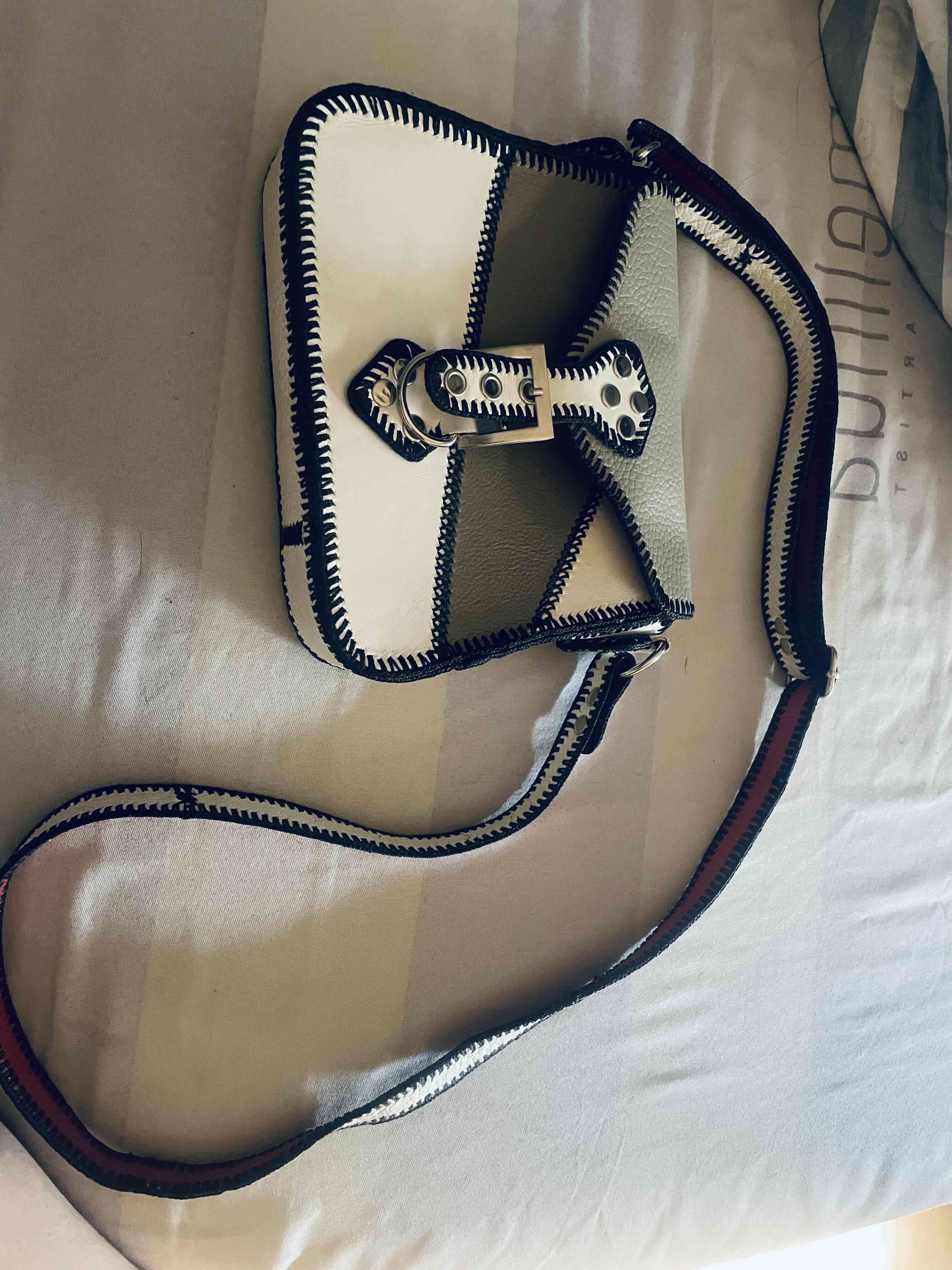 Cartera con diseño bordado - miniatura 1