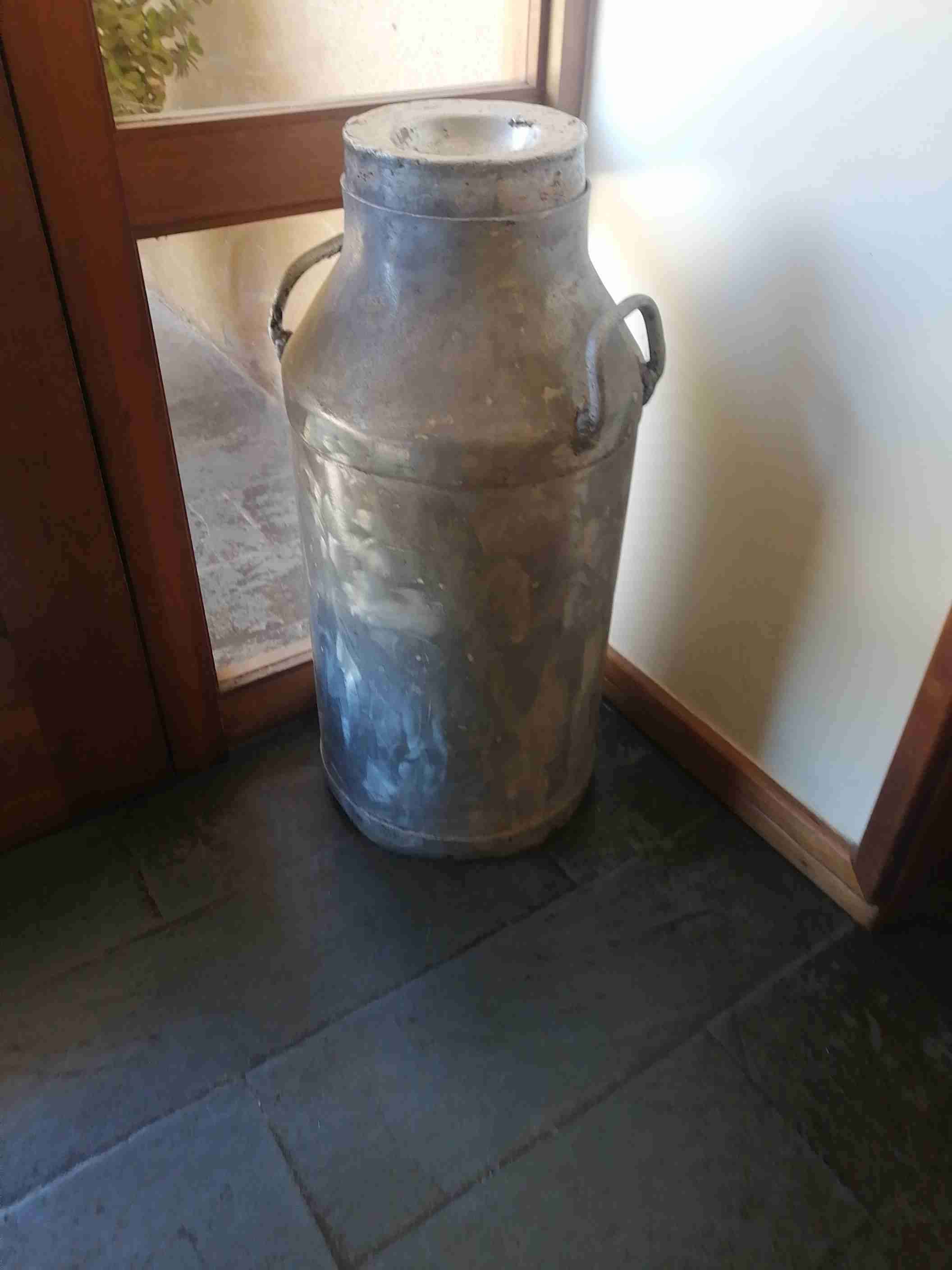 Tarro antiguo de leche