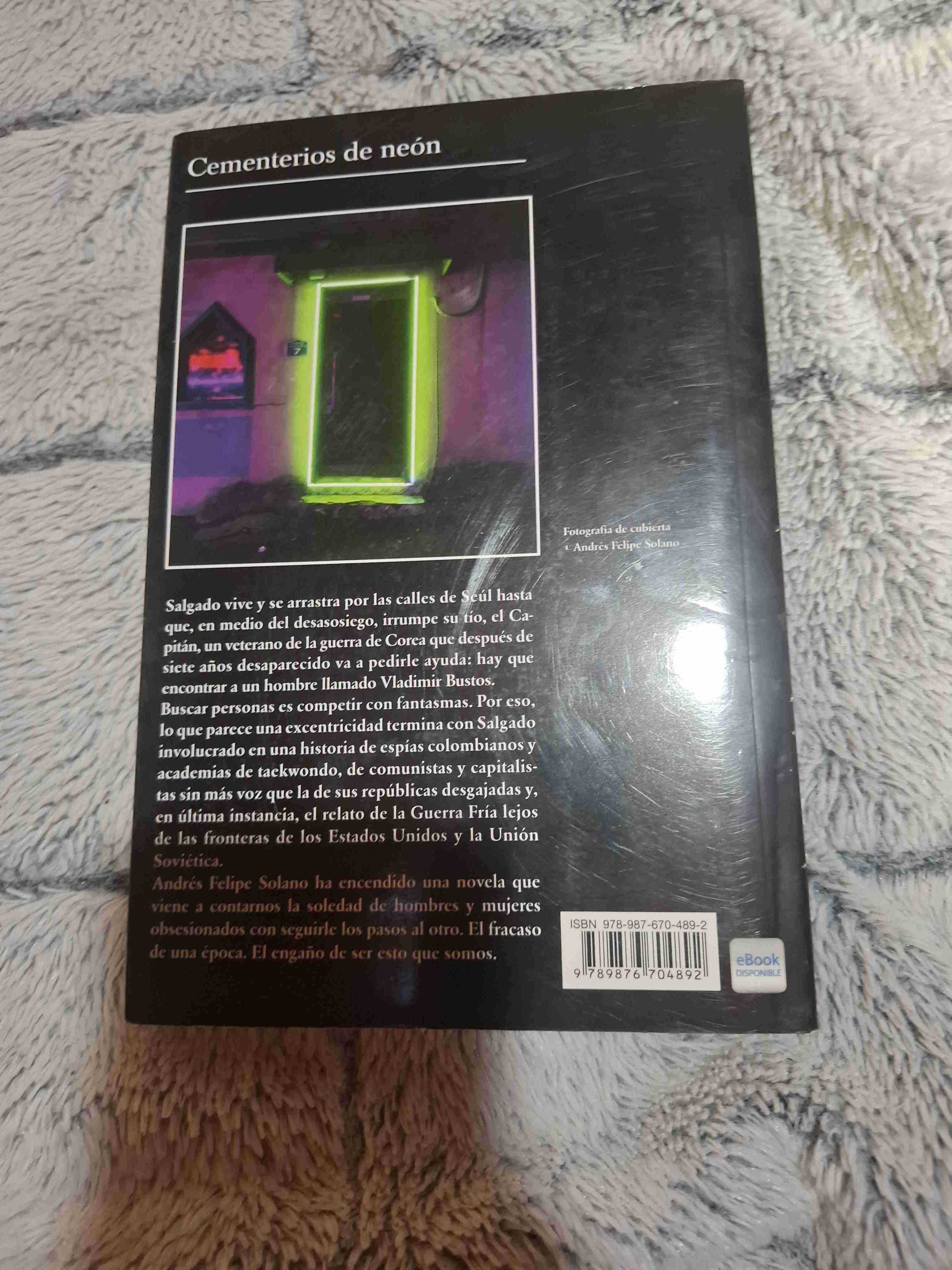 Libro 'Cementerios de Neón' - miniatura 2