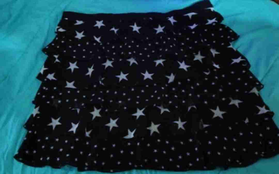 Falda negra con estrellas