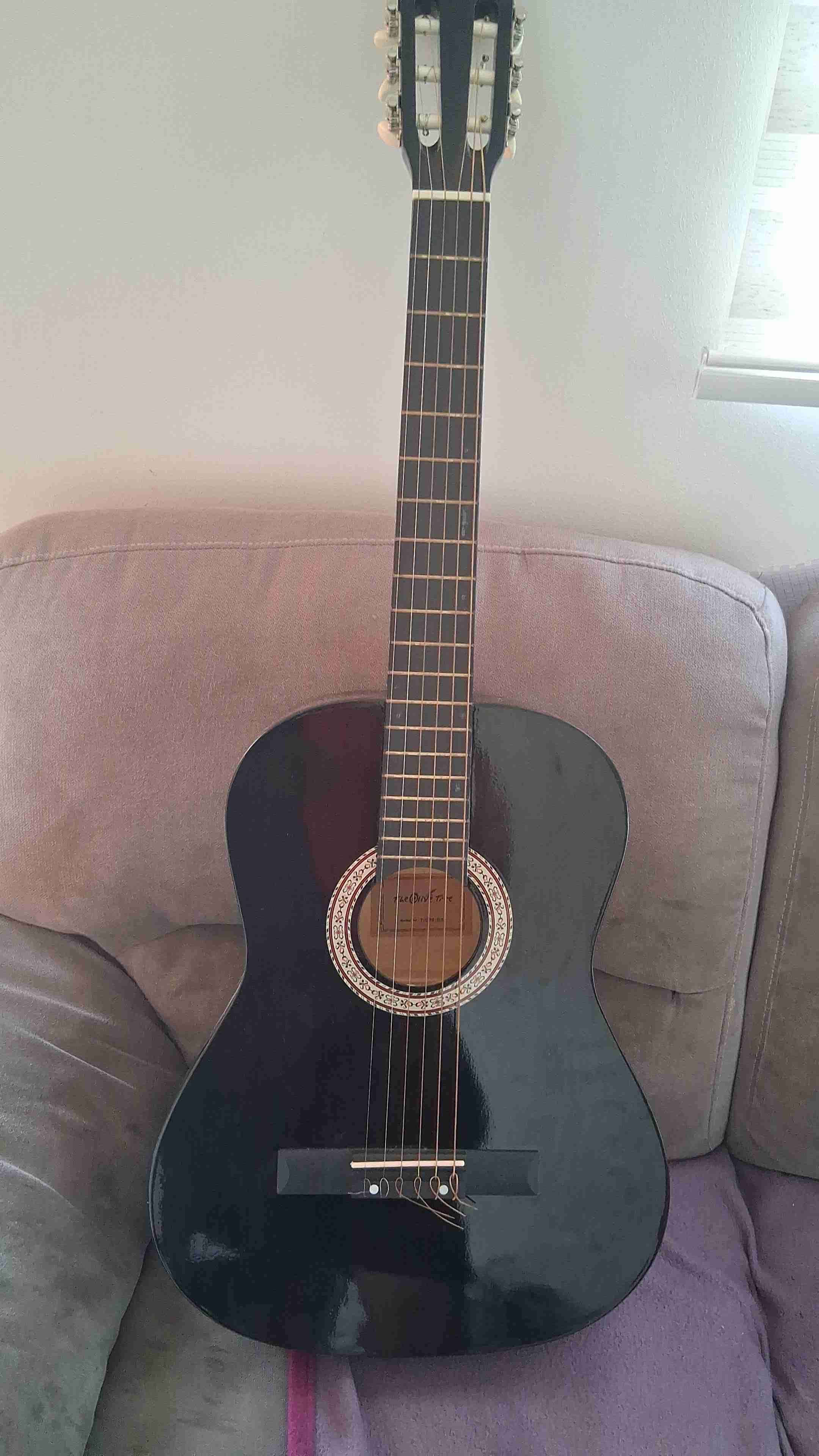 Guitarra acústica negra - miniatura 2