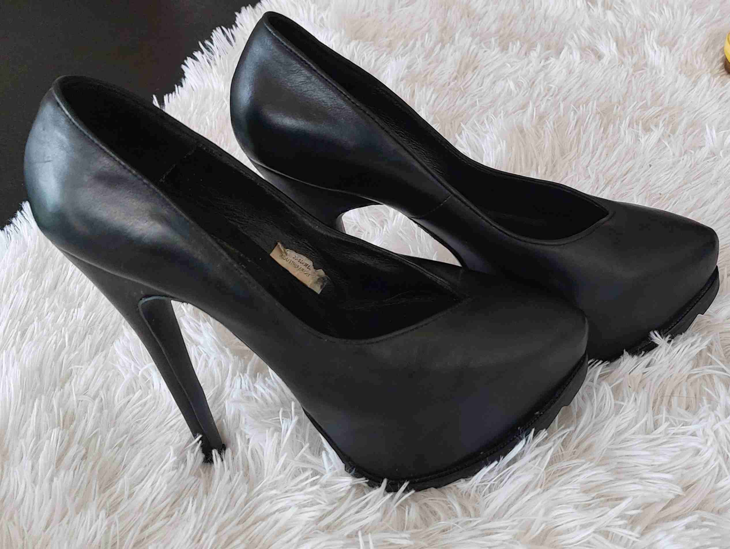 Zapatos de tacón negro elegante - miniatura 1