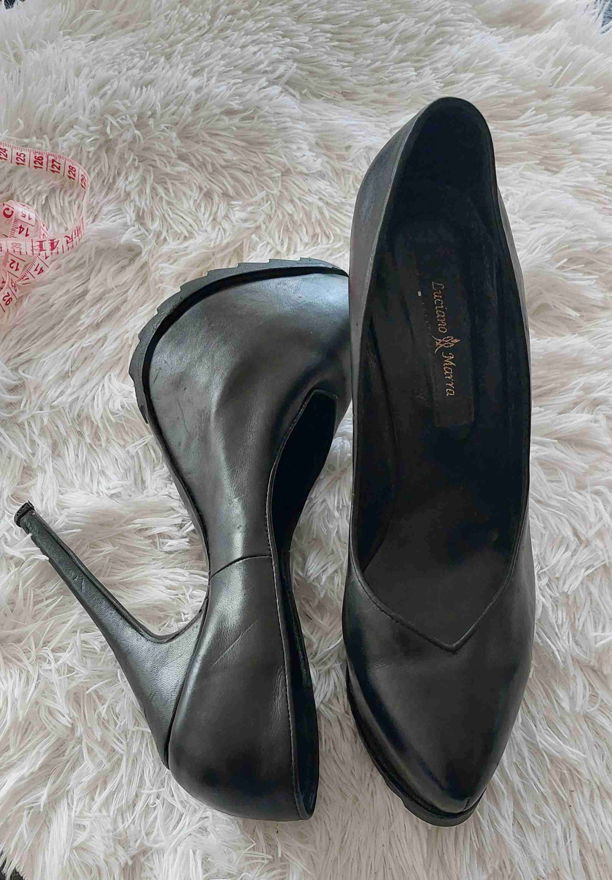 Zapatos de tacón negro elegante - miniatura 3