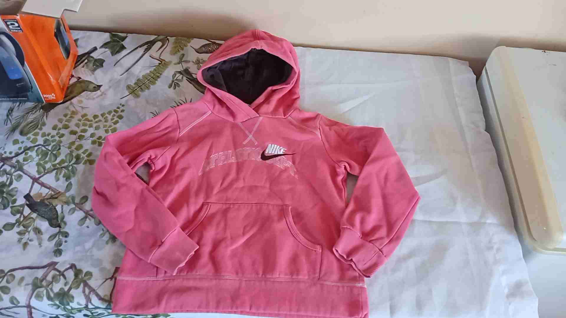 Polerón rosado con capucha Nike - miniatura 1