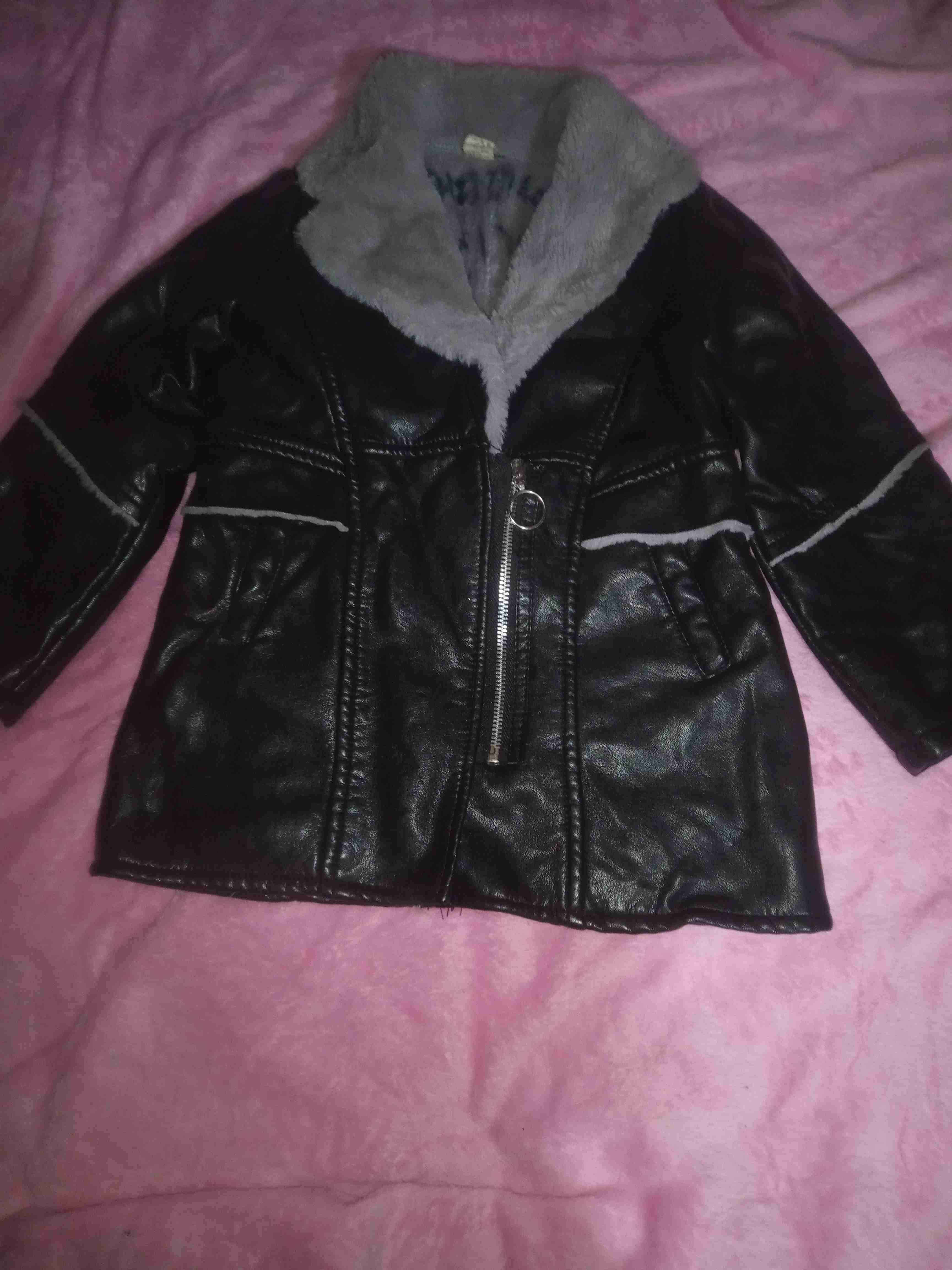 Abrigo infantil negro con forro