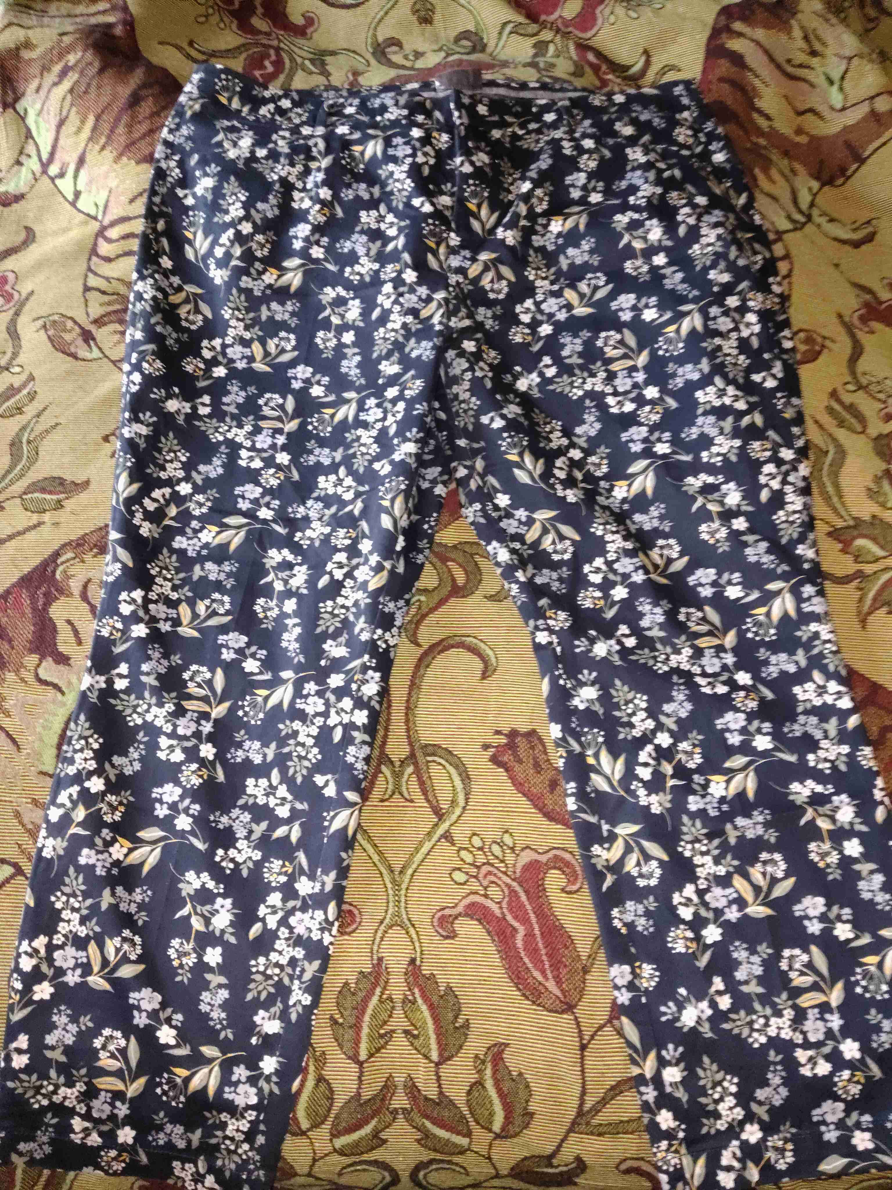 Pantalones florales azul oscuro