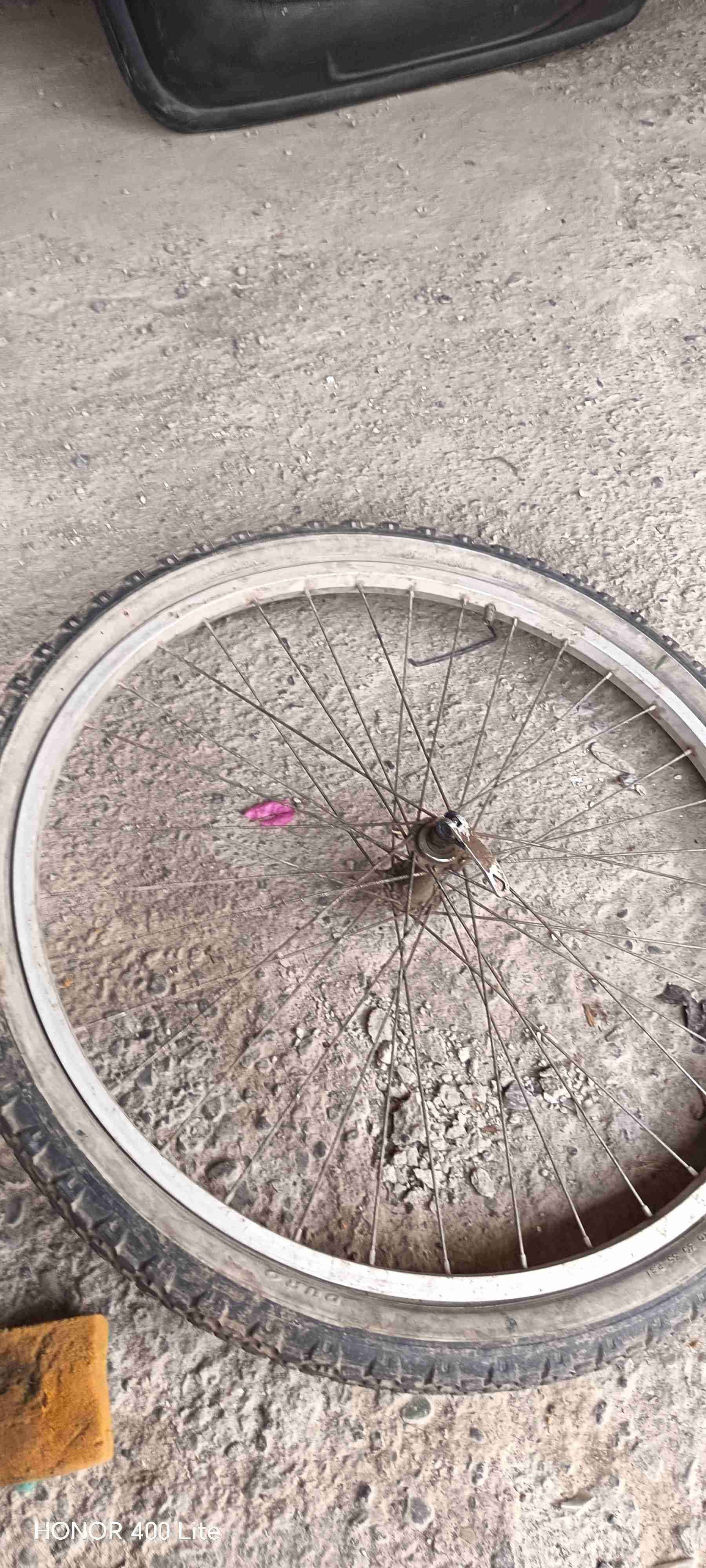 Rueda de bicicleta usada - miniatura 2