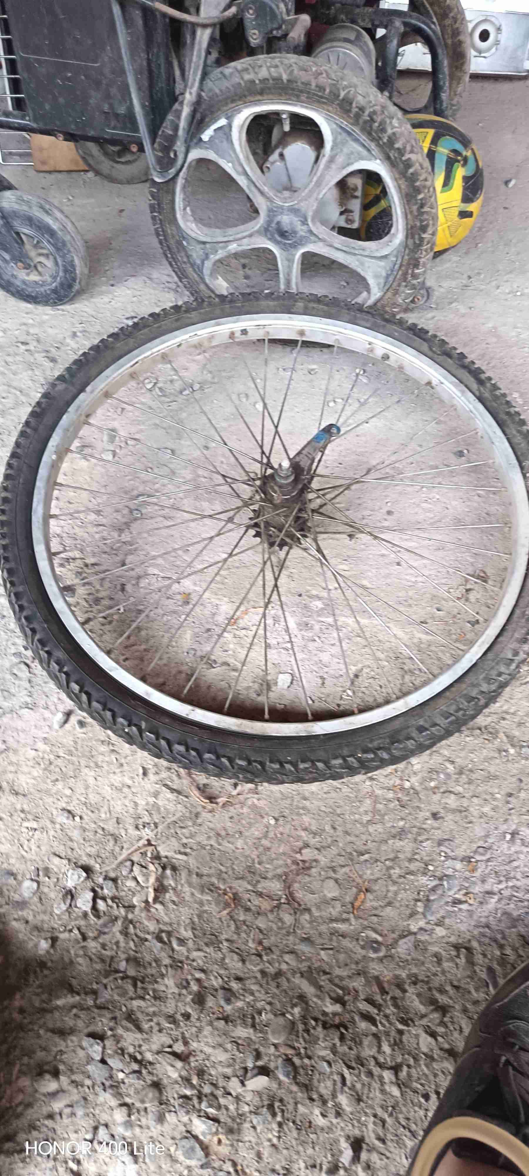 Rueda de bicicleta usada - miniatura 3