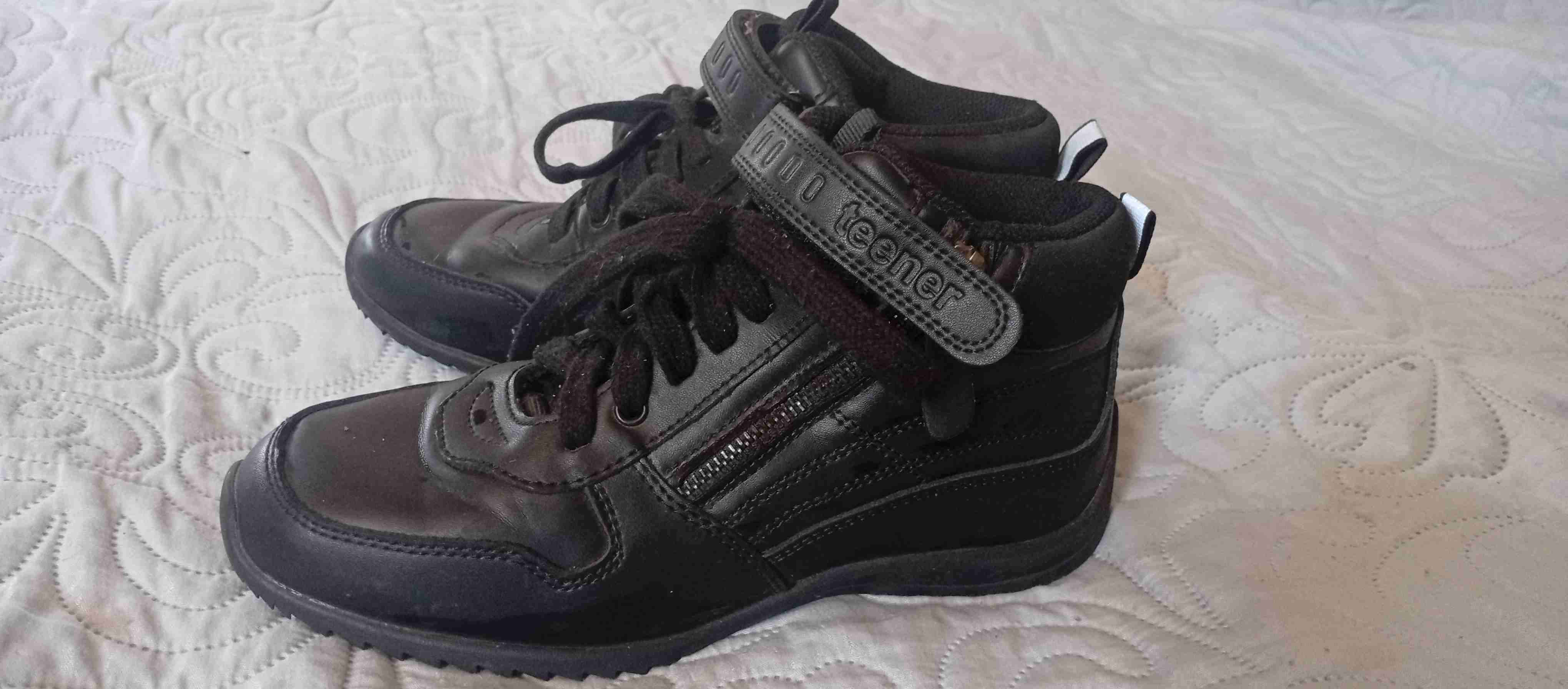 Botas negras para niños - miniatura 1