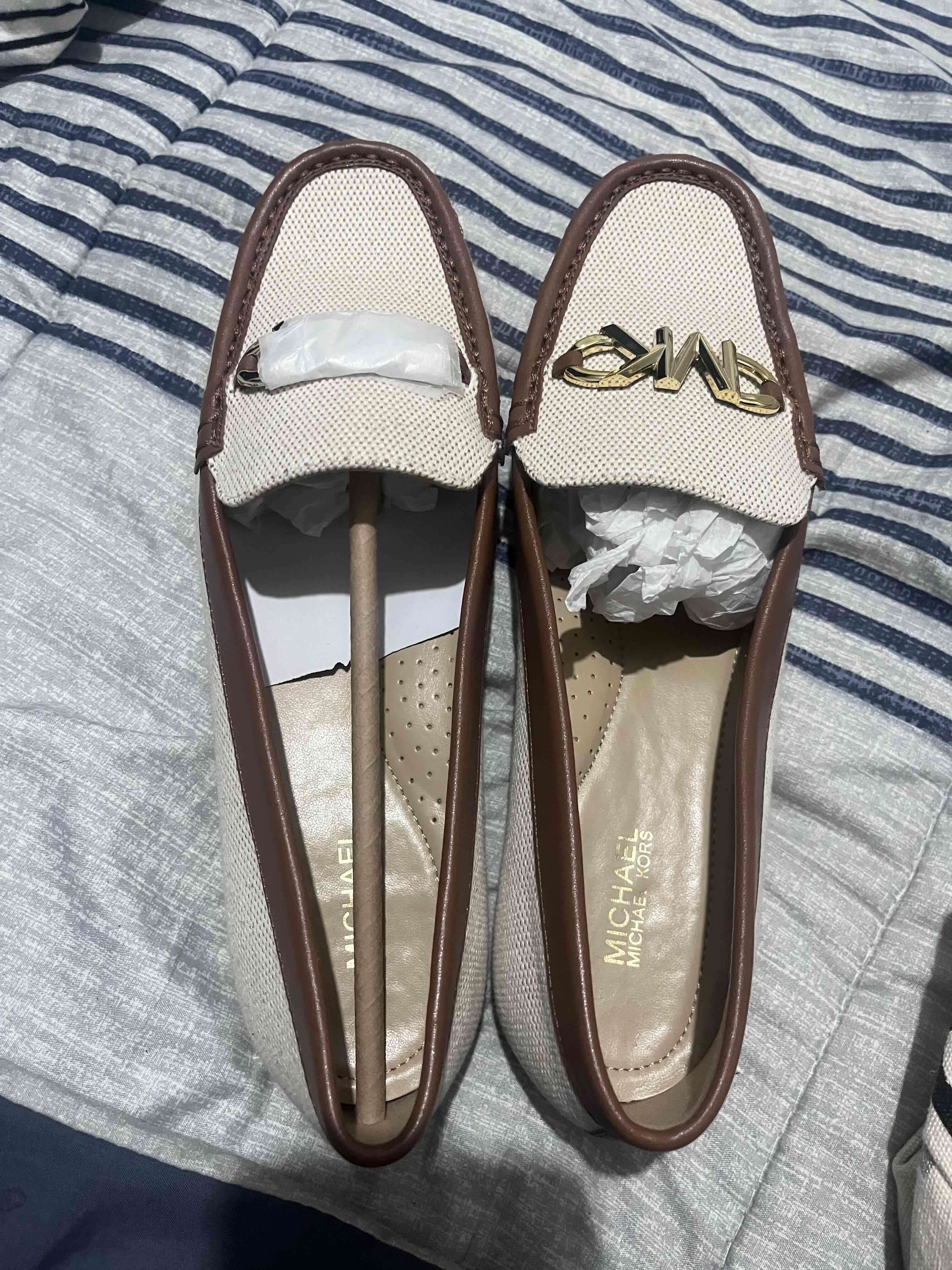 Mocasines beige con detalle dorado MK - miniatura 1