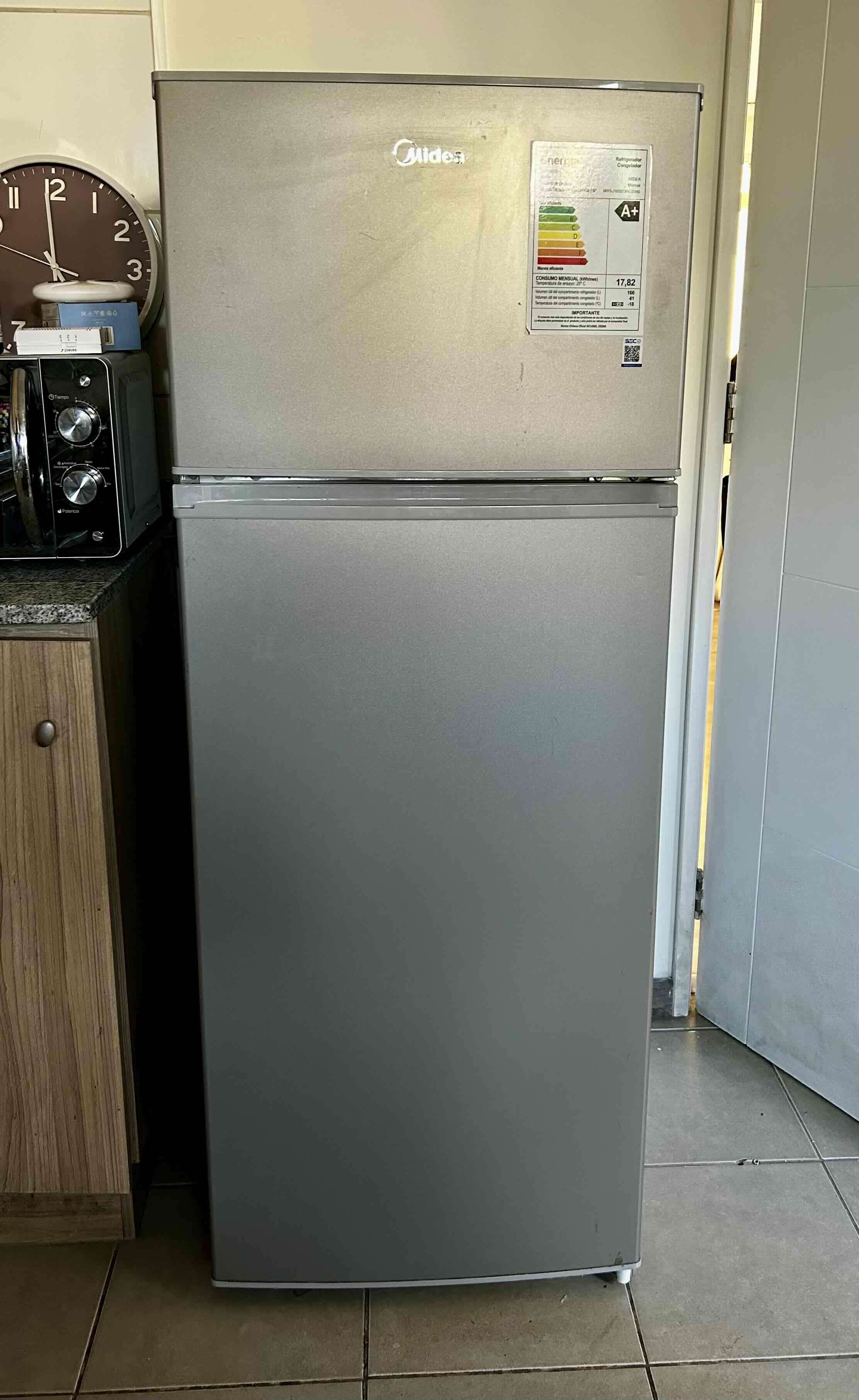Refrigerador Midea plateado doble puerta - miniatura 1
