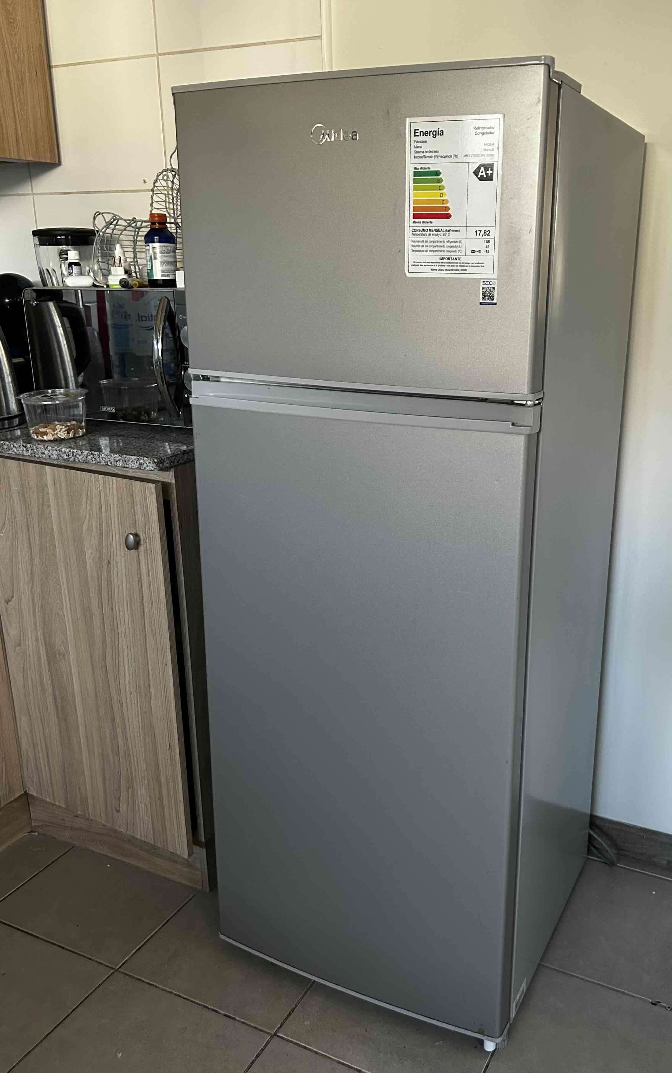 Refrigerador Midea plateado doble puerta - miniatura 2