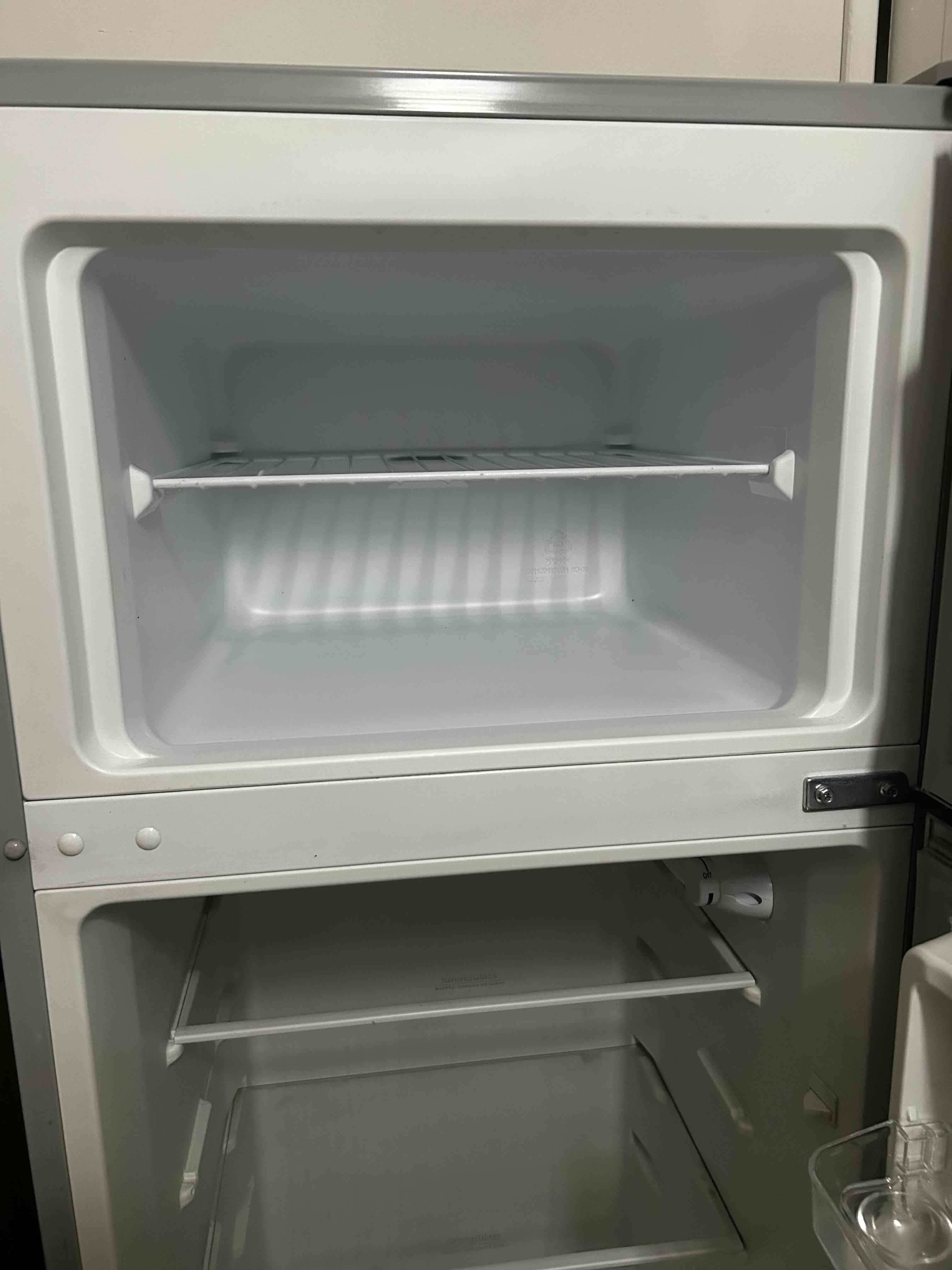 Refrigerador Midea plateado doble puerta - miniatura 6