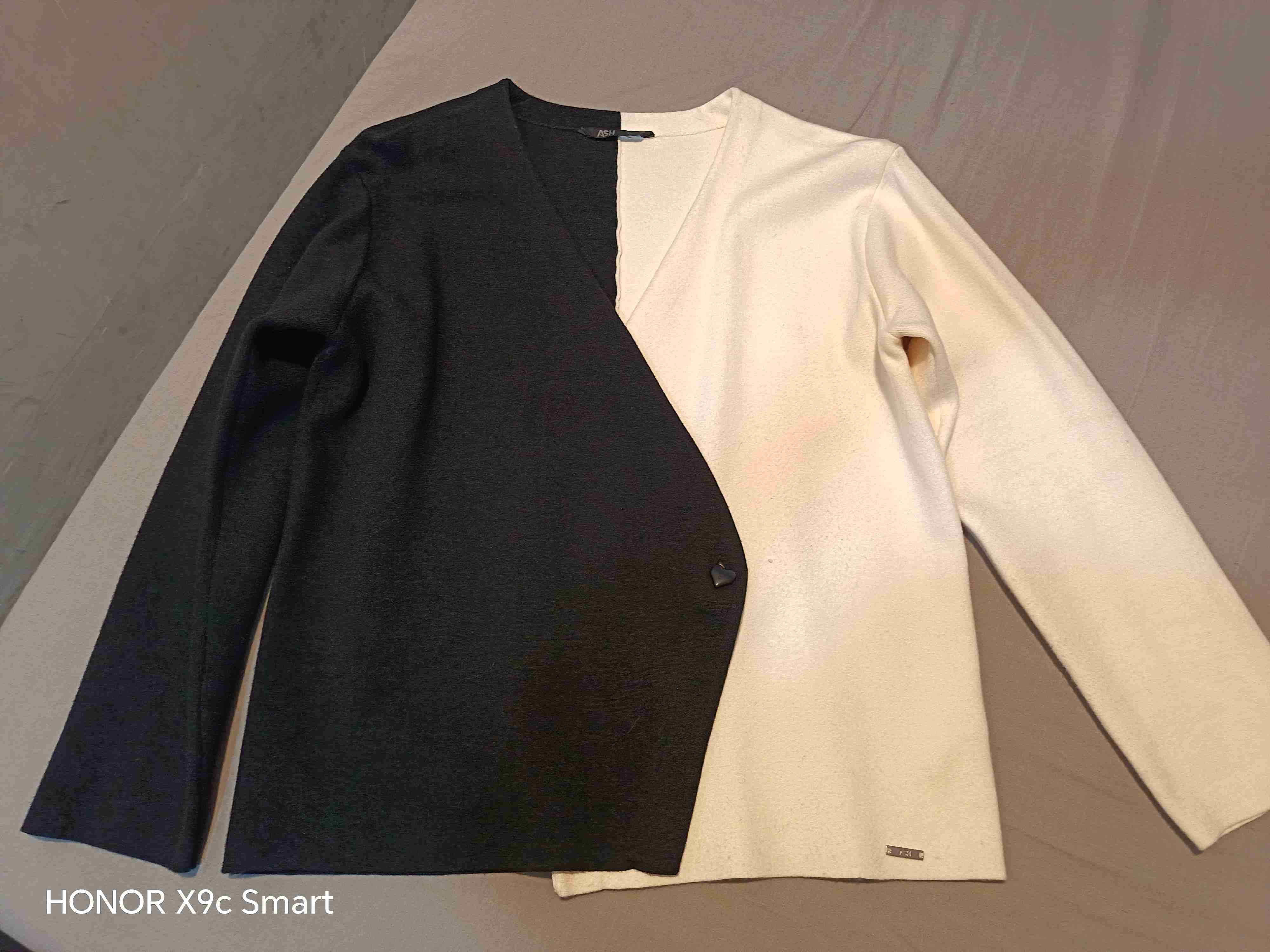 Polerón bicolor con botones - miniatura 1