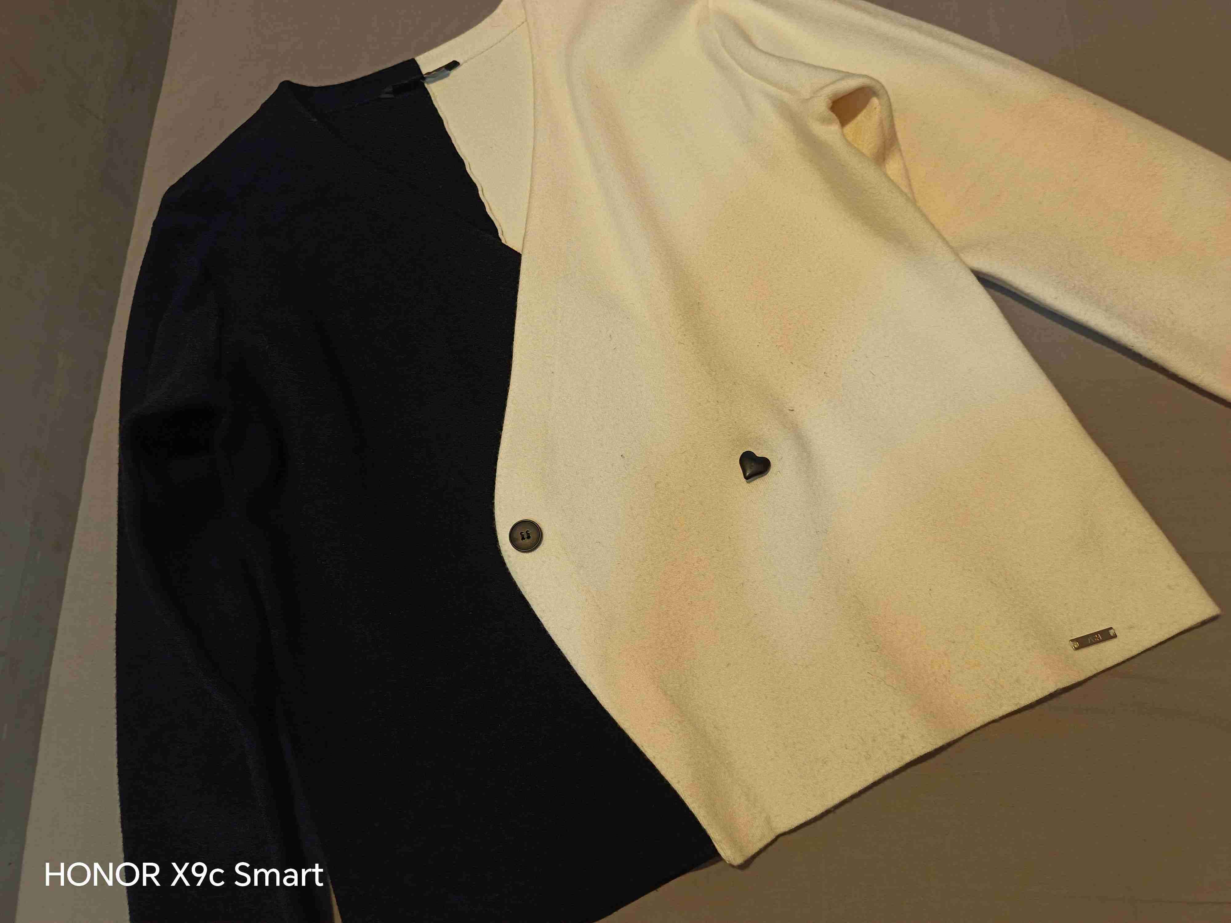 Polerón bicolor con botones - miniatura 6