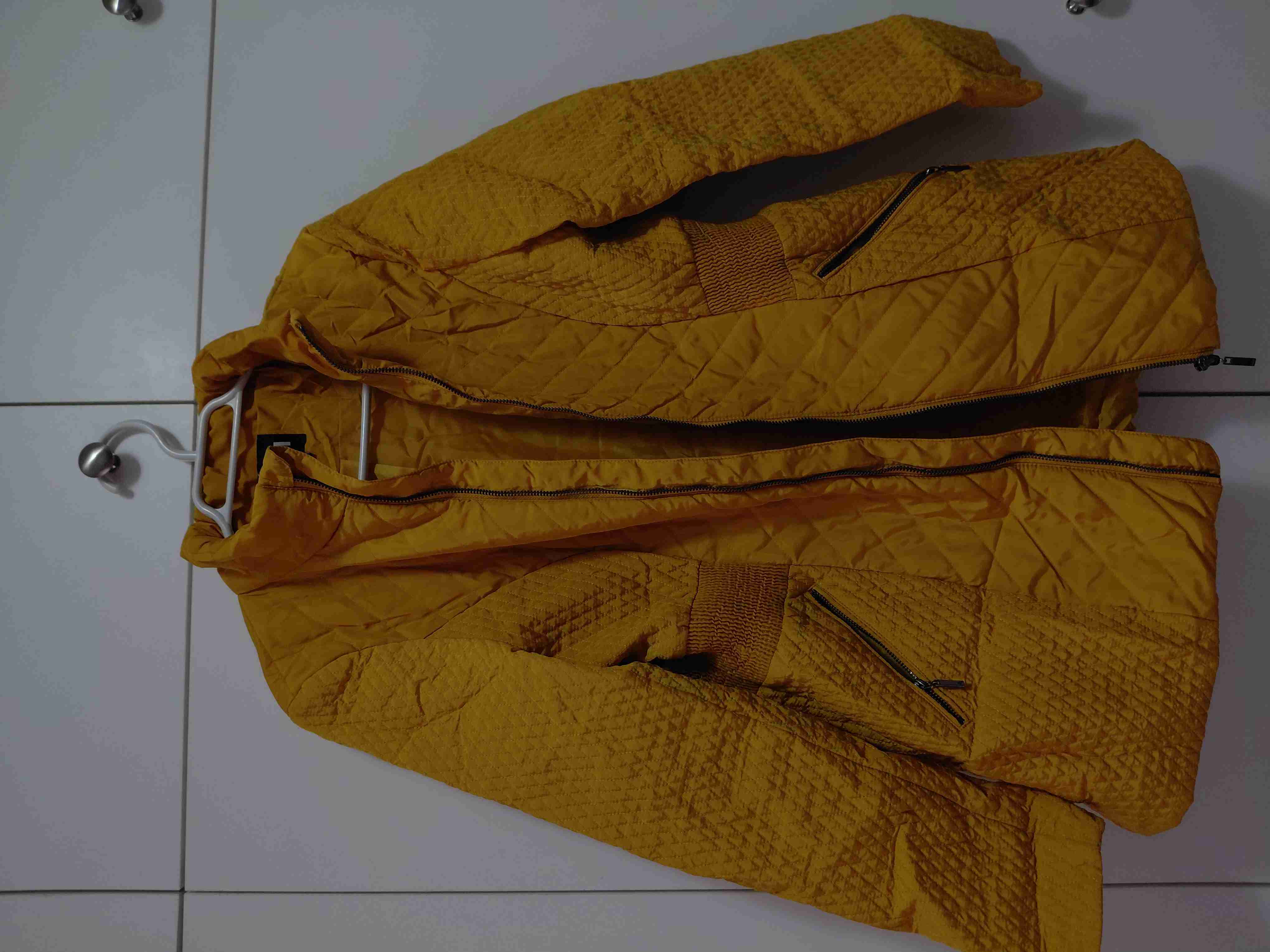 Casaca Mostaza Ash Talla 40 con Ajuste en Cintura - miniatura 1