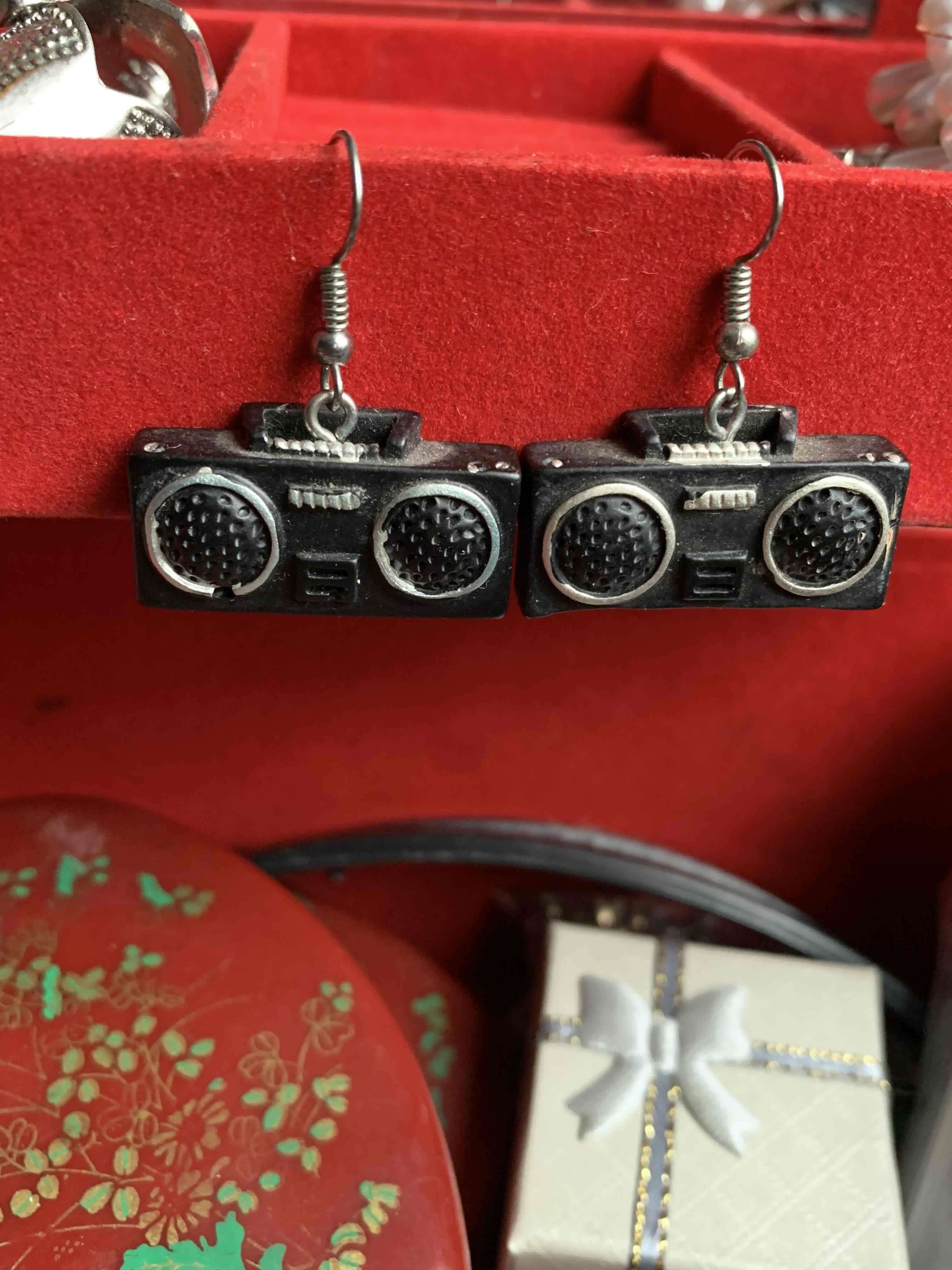 Aros colgantes retro negros