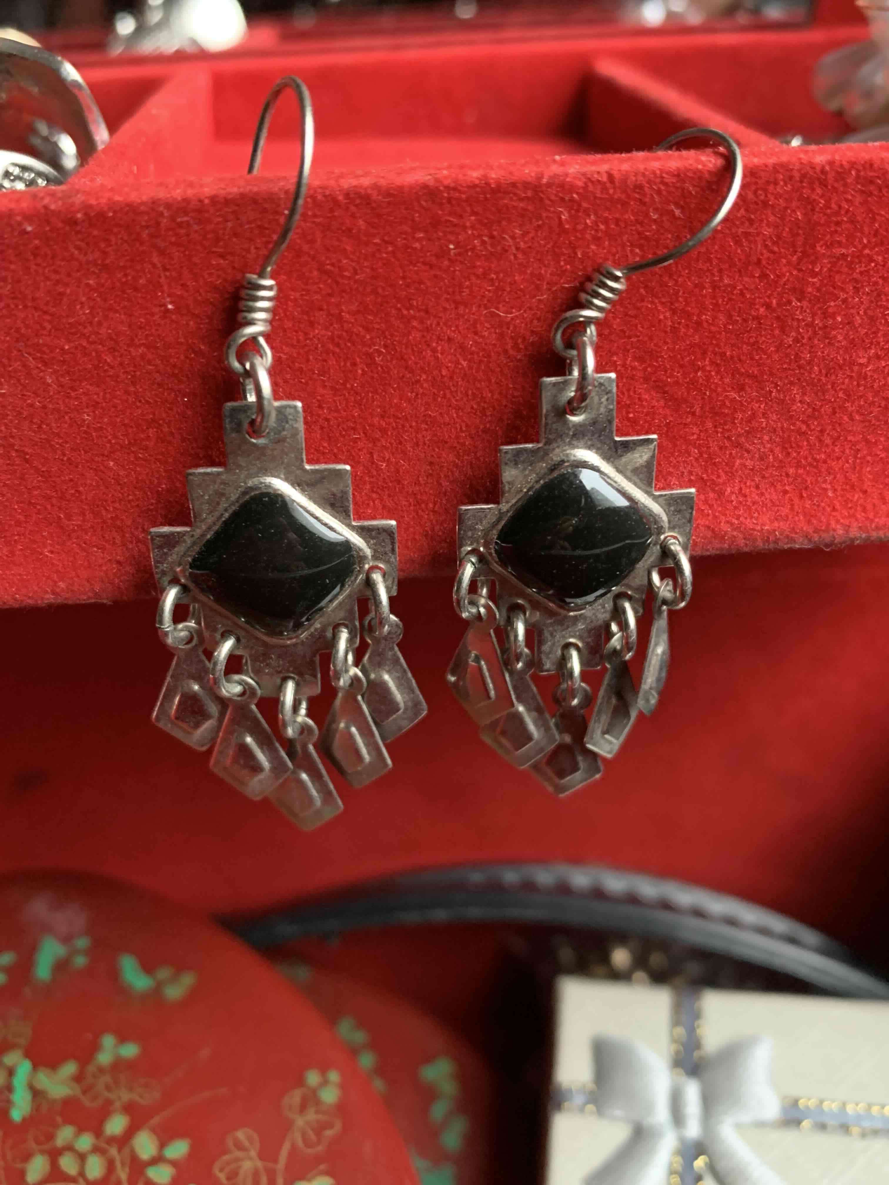 Aros colgantes plateados