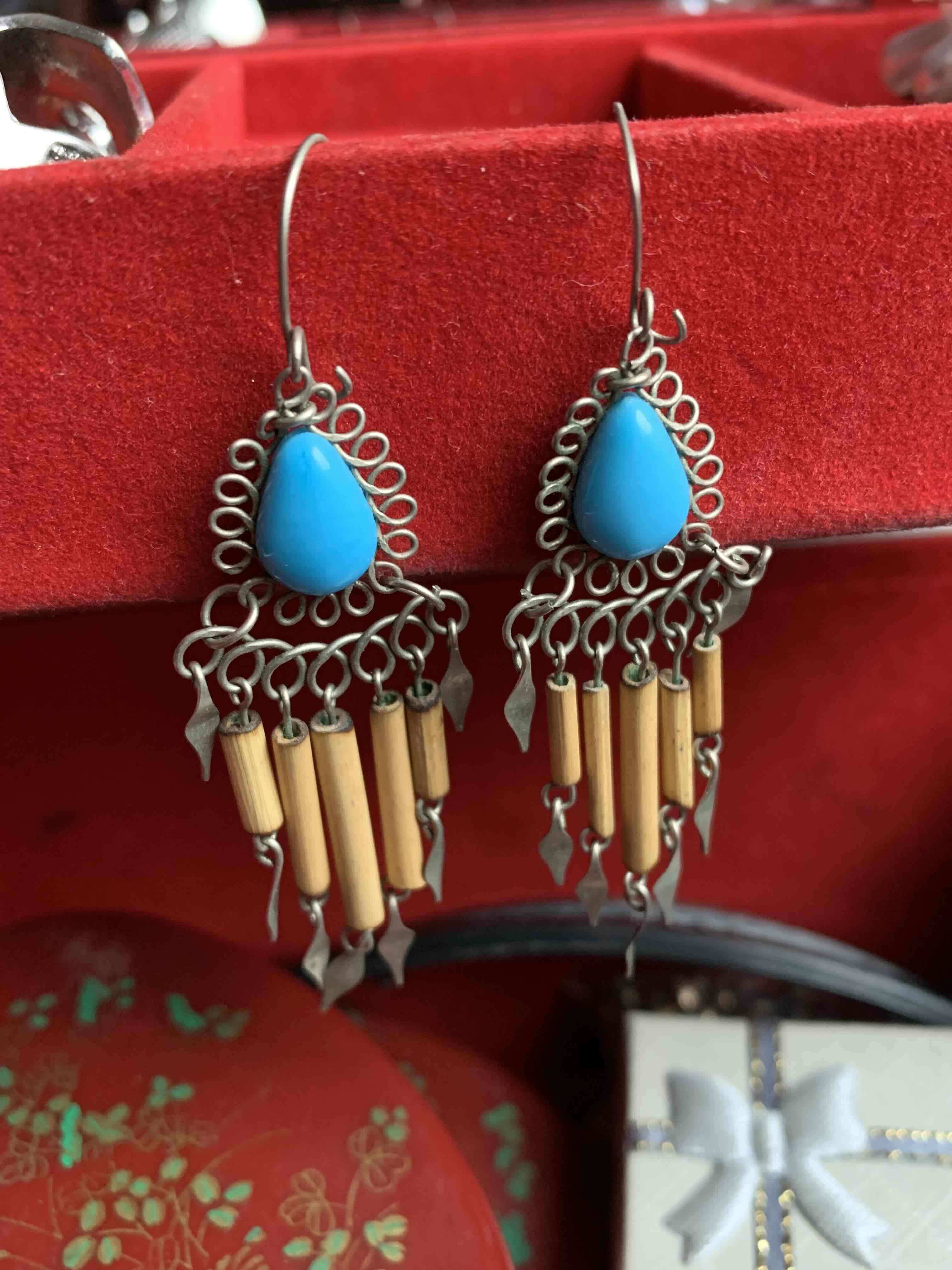 Aros colgantes de filigrana turquesa