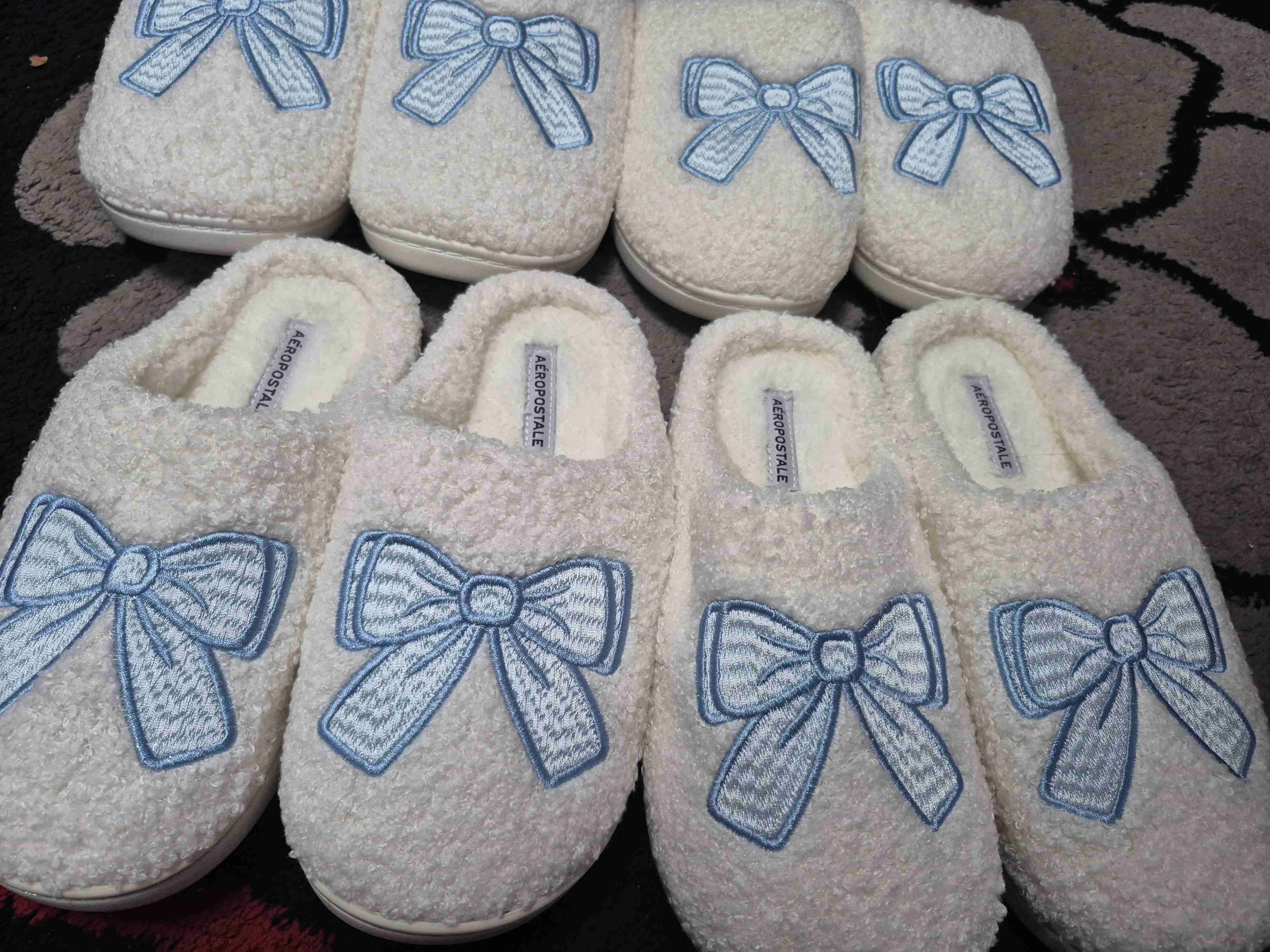 Pantuflas blancas con lazo Aéropostale - miniatura 1