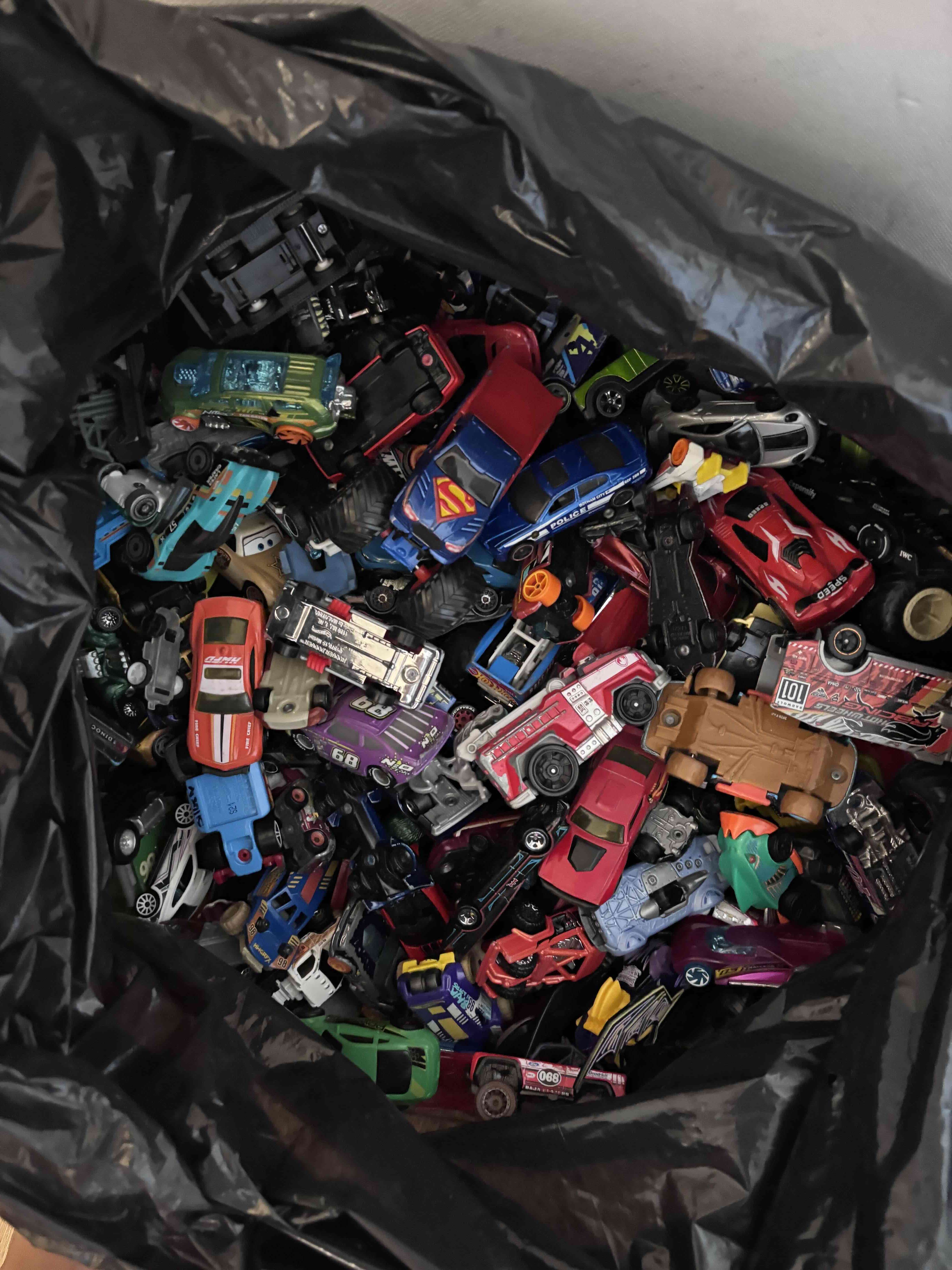 Lote de autos de juguete variados - miniatura 2