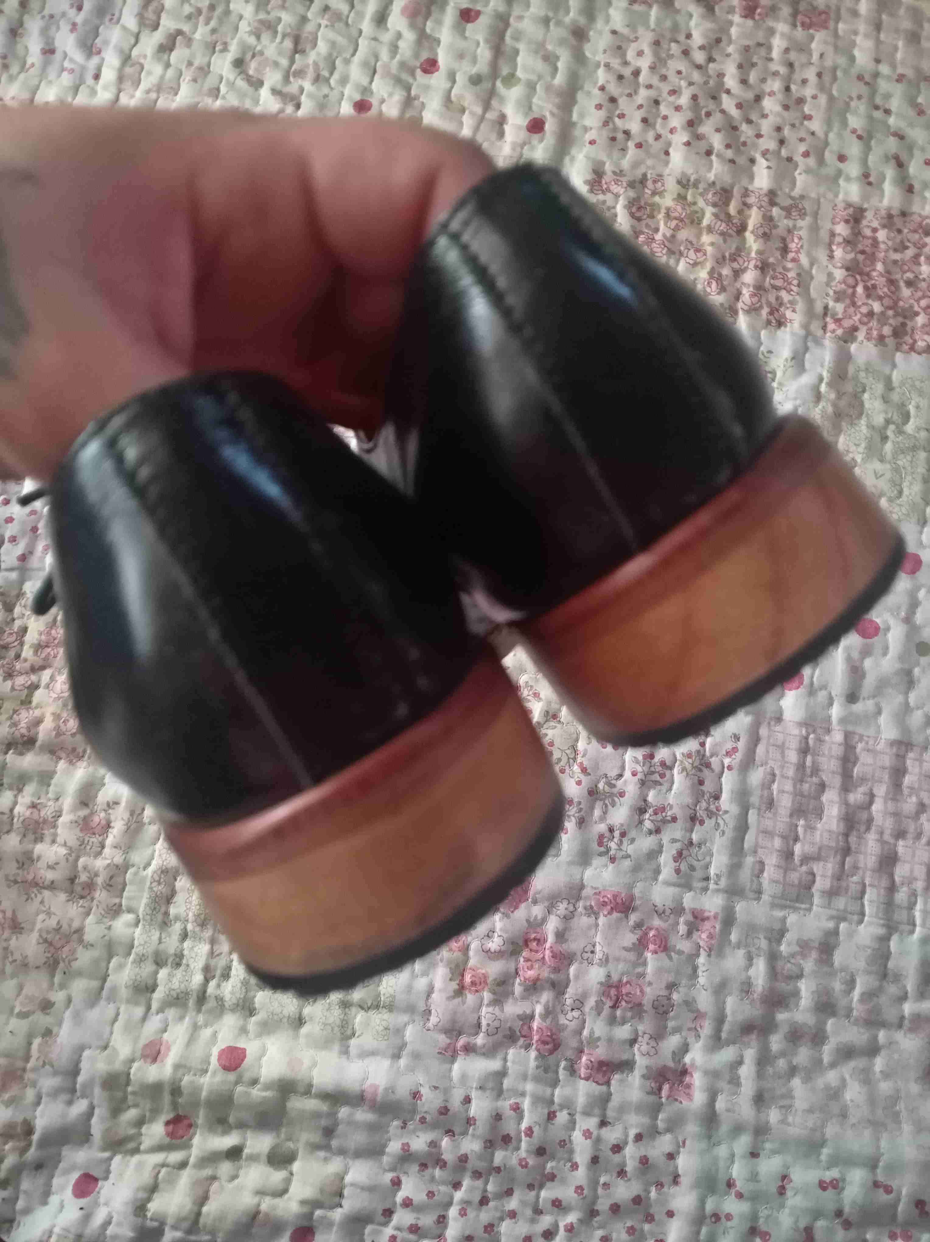 Zapatos de cuero negro y madera - miniatura 3