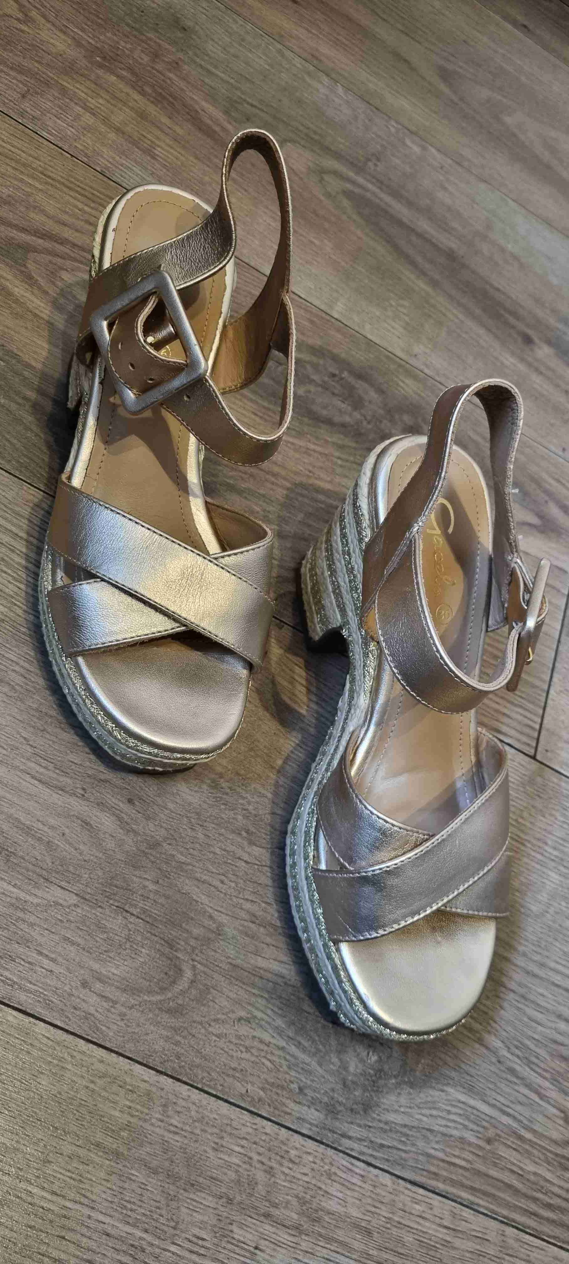 Sandalias cruzadas doradas - miniatura 1