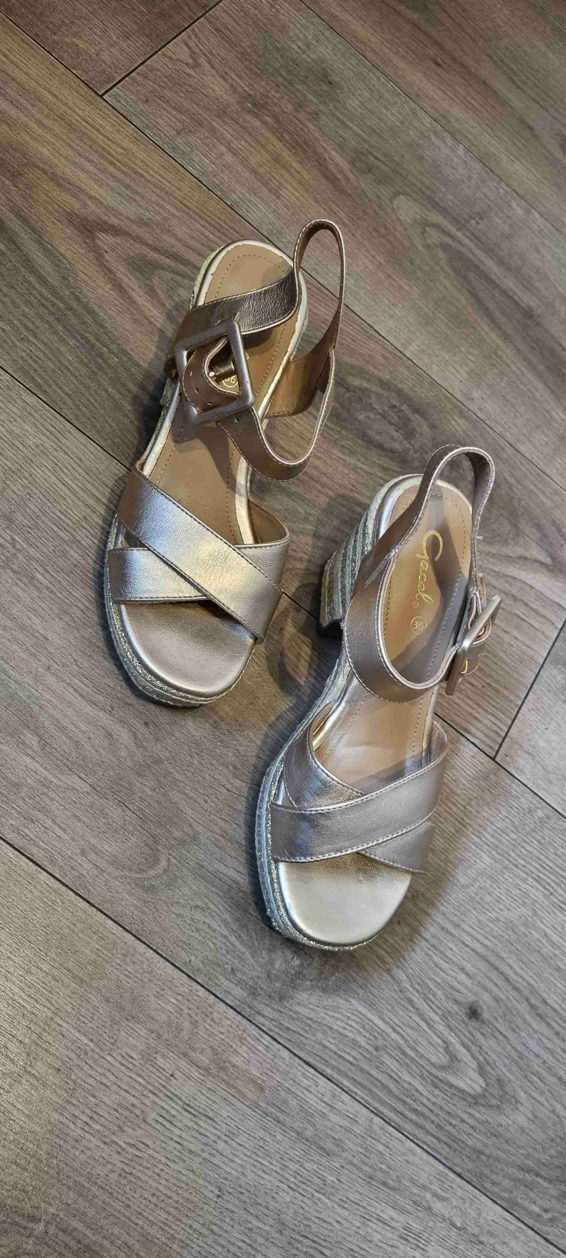 Sandalias cruzadas doradas - miniatura 2