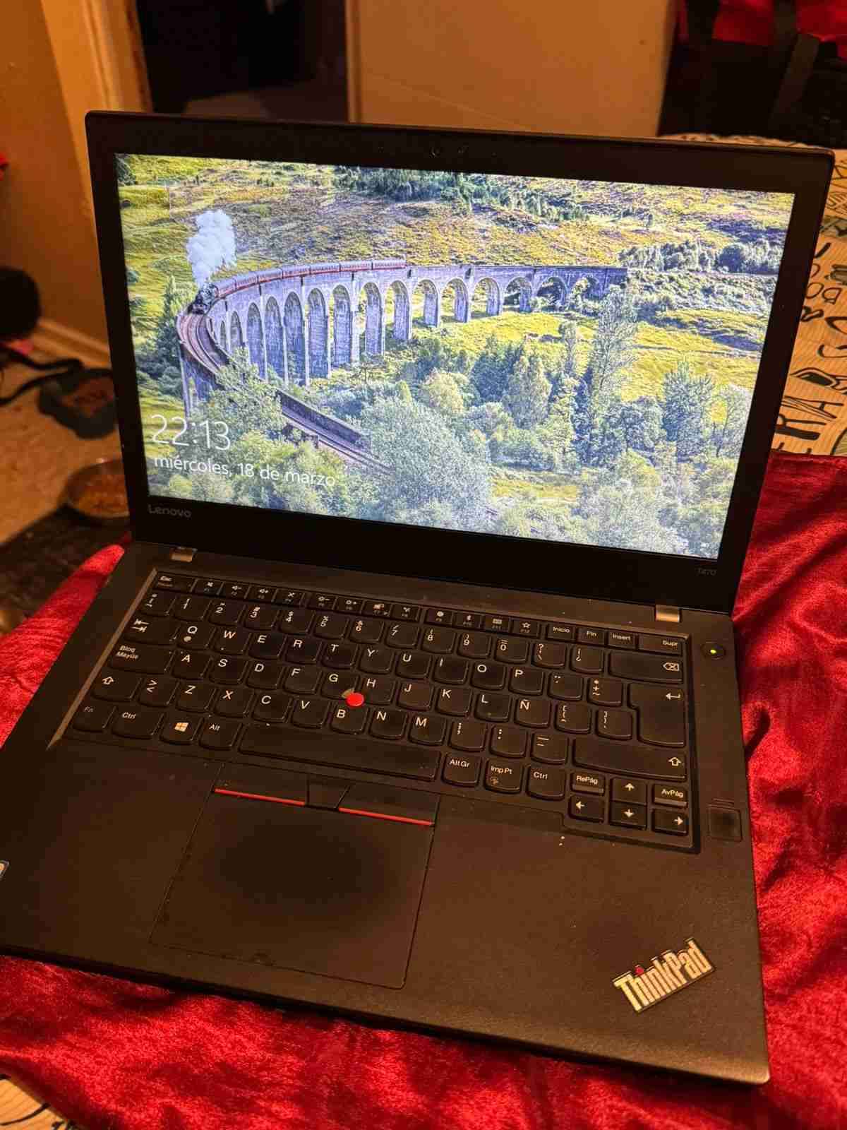 Laptop Lenovo ThinkPad Negra - miniatura 5