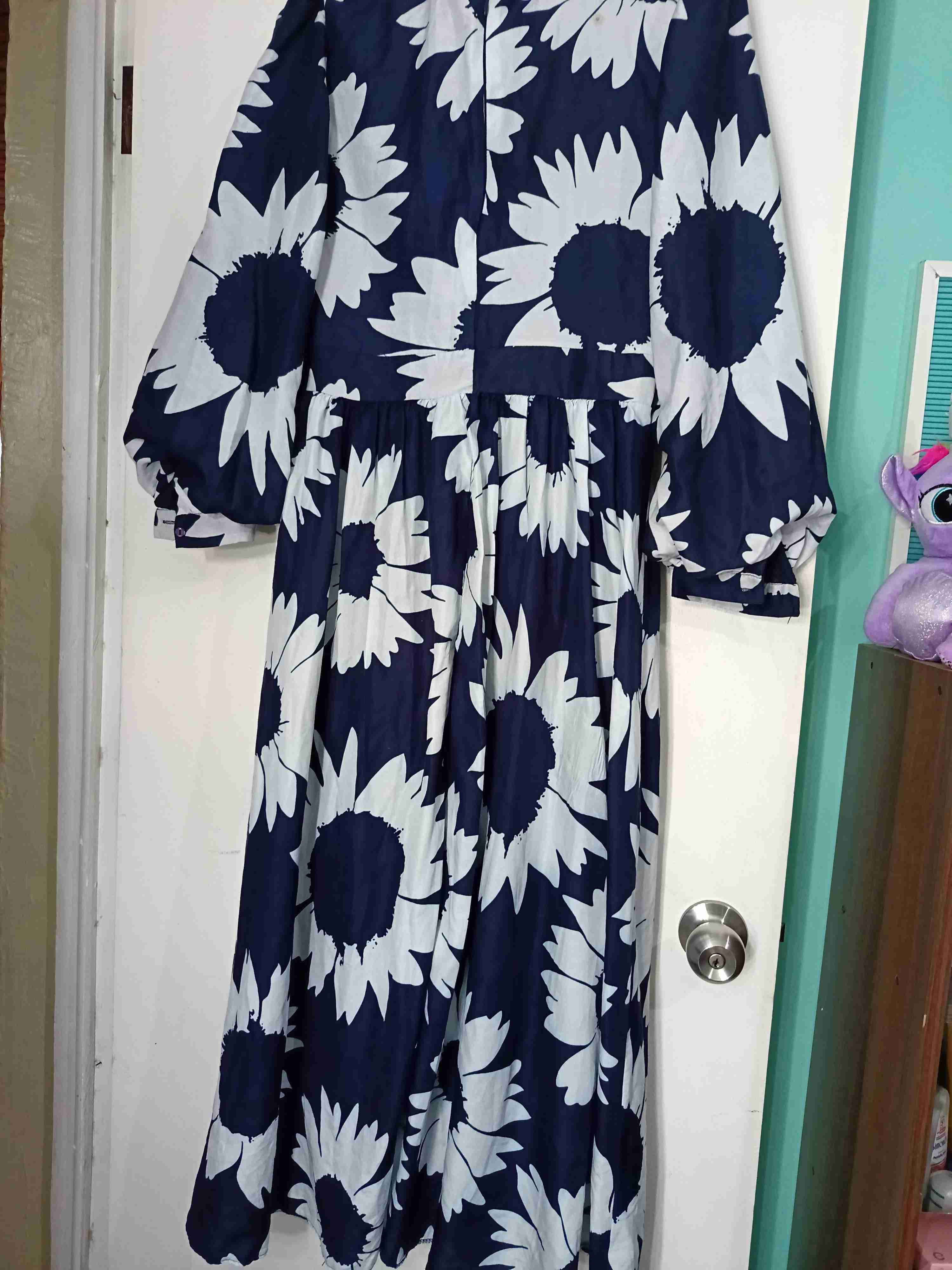 Vestido floreado azul y blanco - miniatura 3