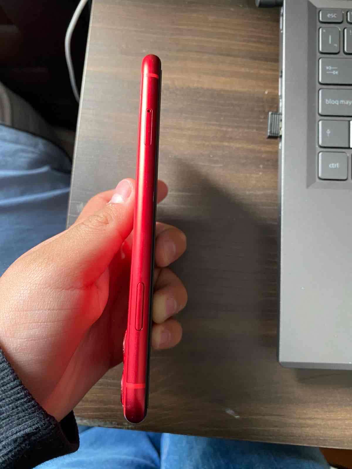 iPhone 11 rojo - miniatura 3