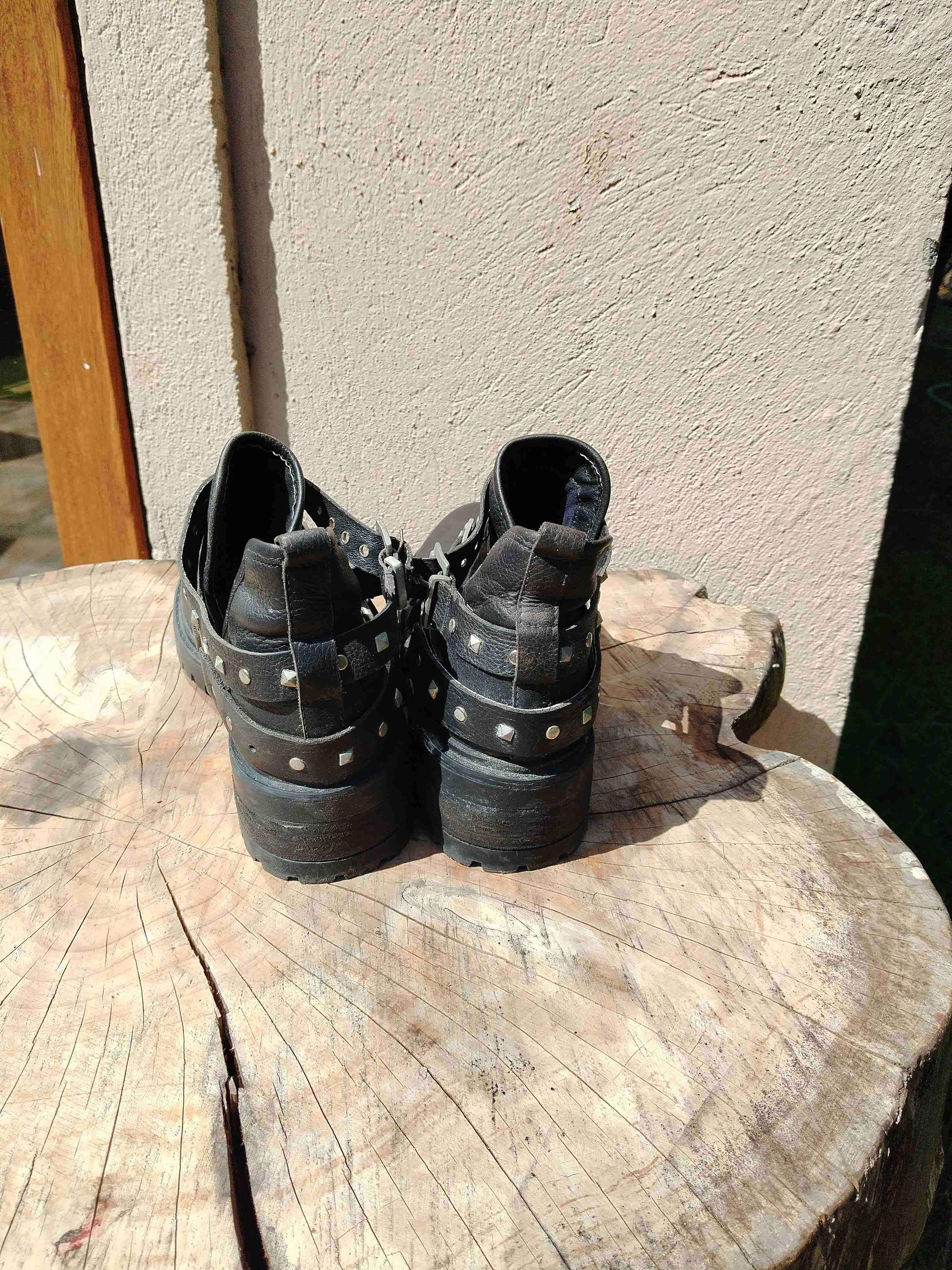 Botines negros con tachas - 3