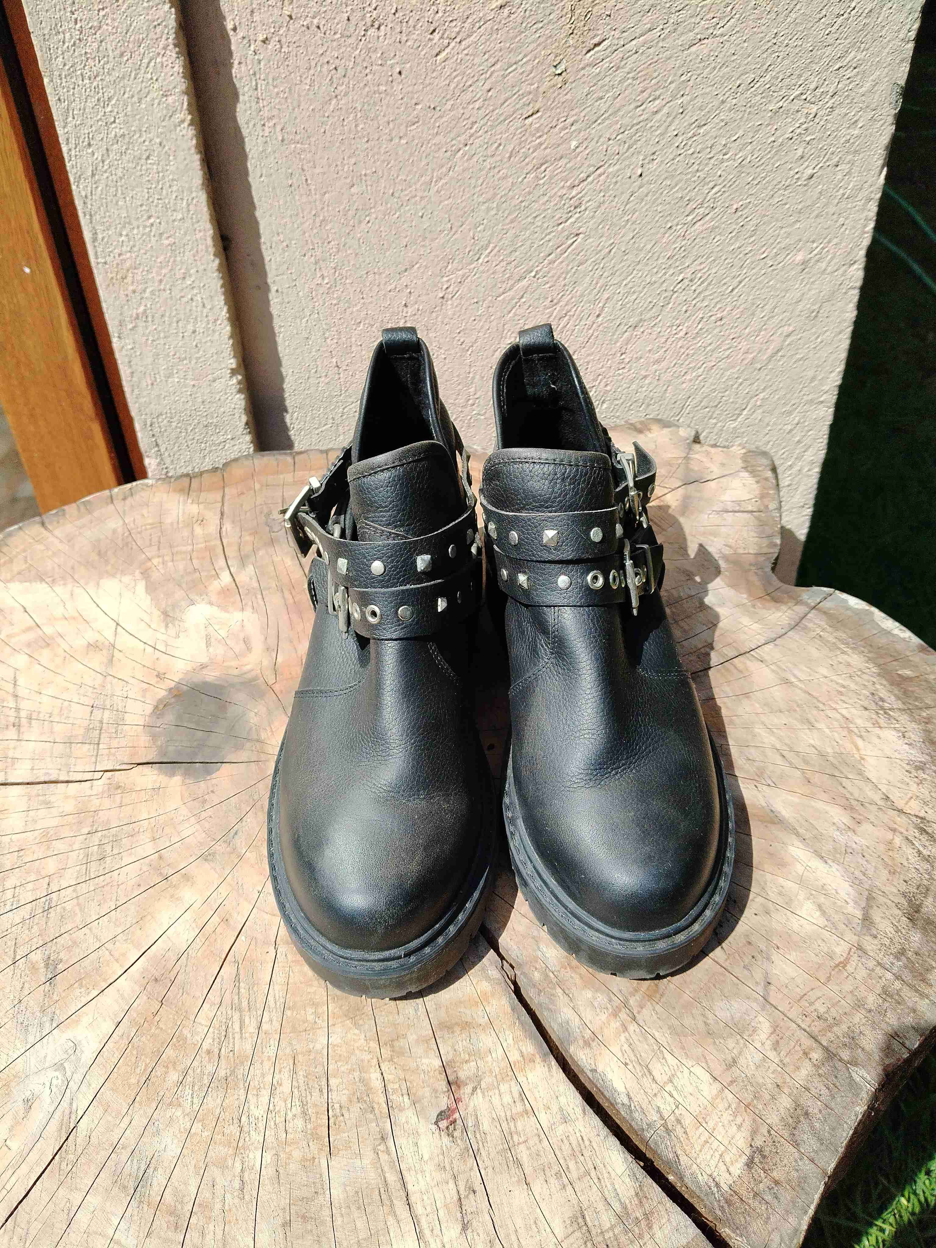 Botines negros con tachas - 5